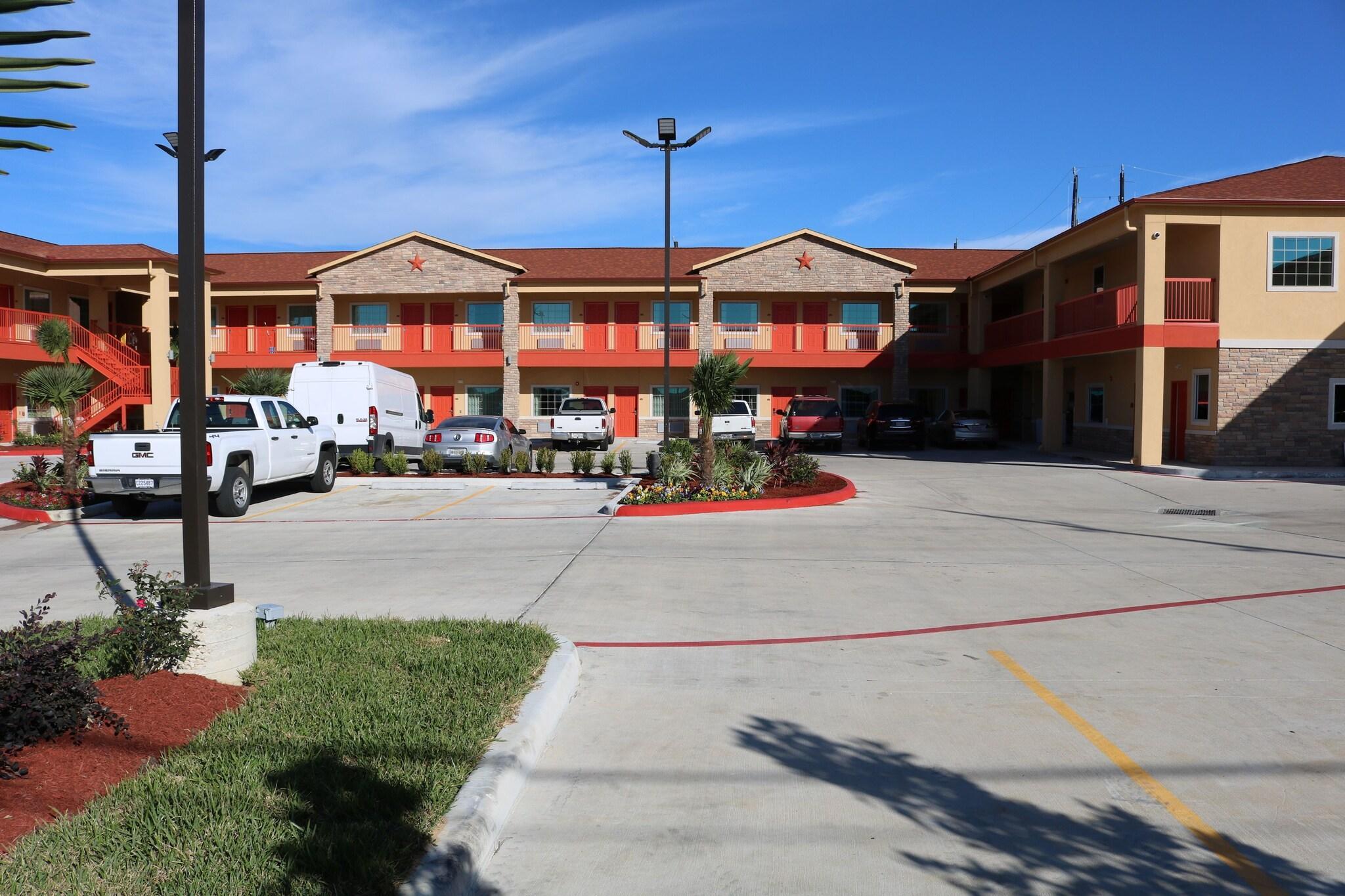 Vista Exterior Scottish Inn & Suites - IAH Airport
