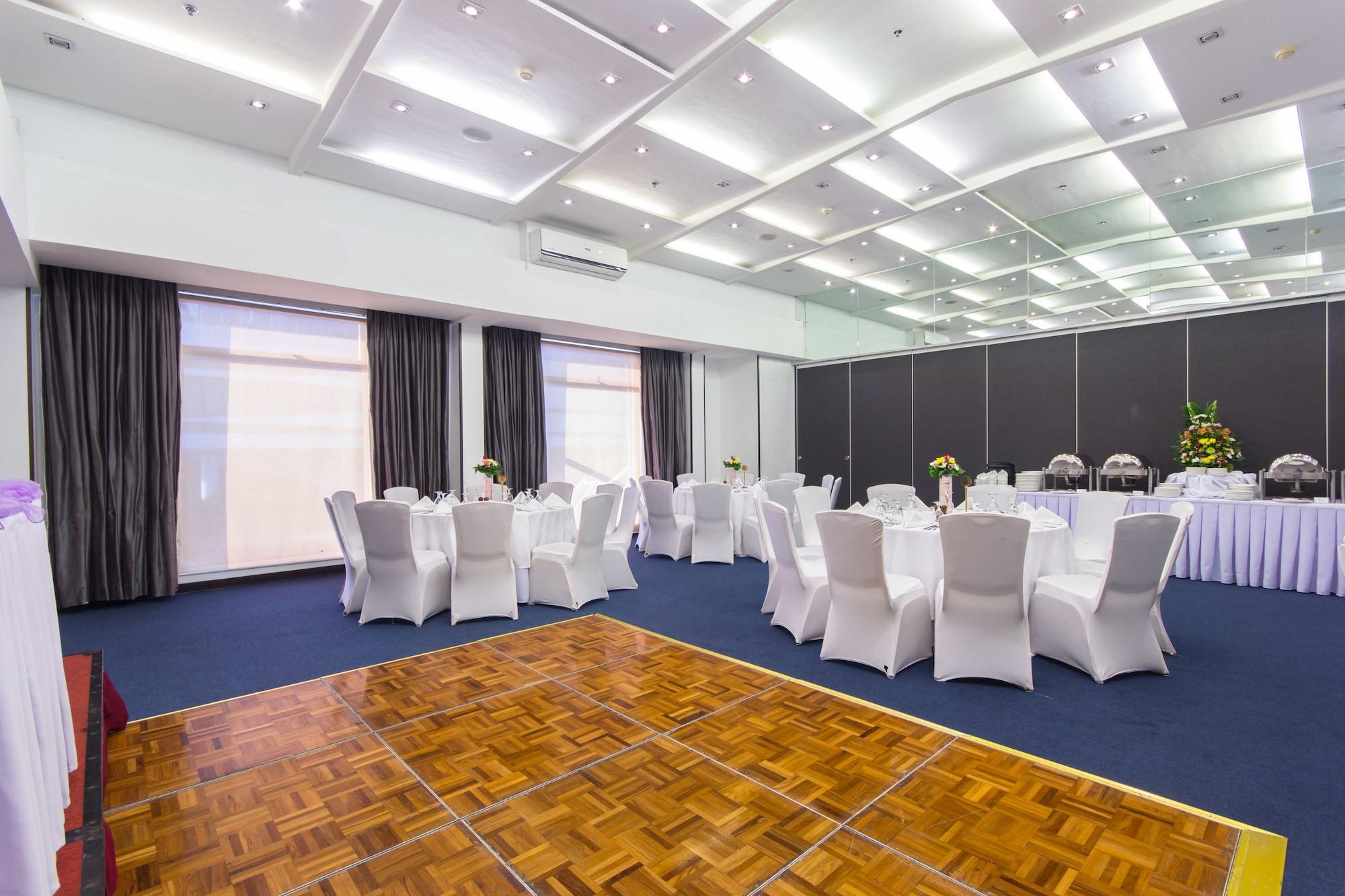 Sala de Reuniones Microtel by Wyndham Mall of Asia