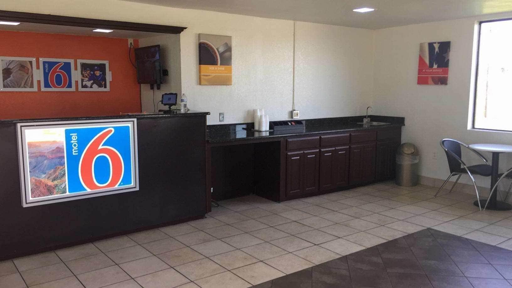 Restaurant Motel 6 Waco, TX