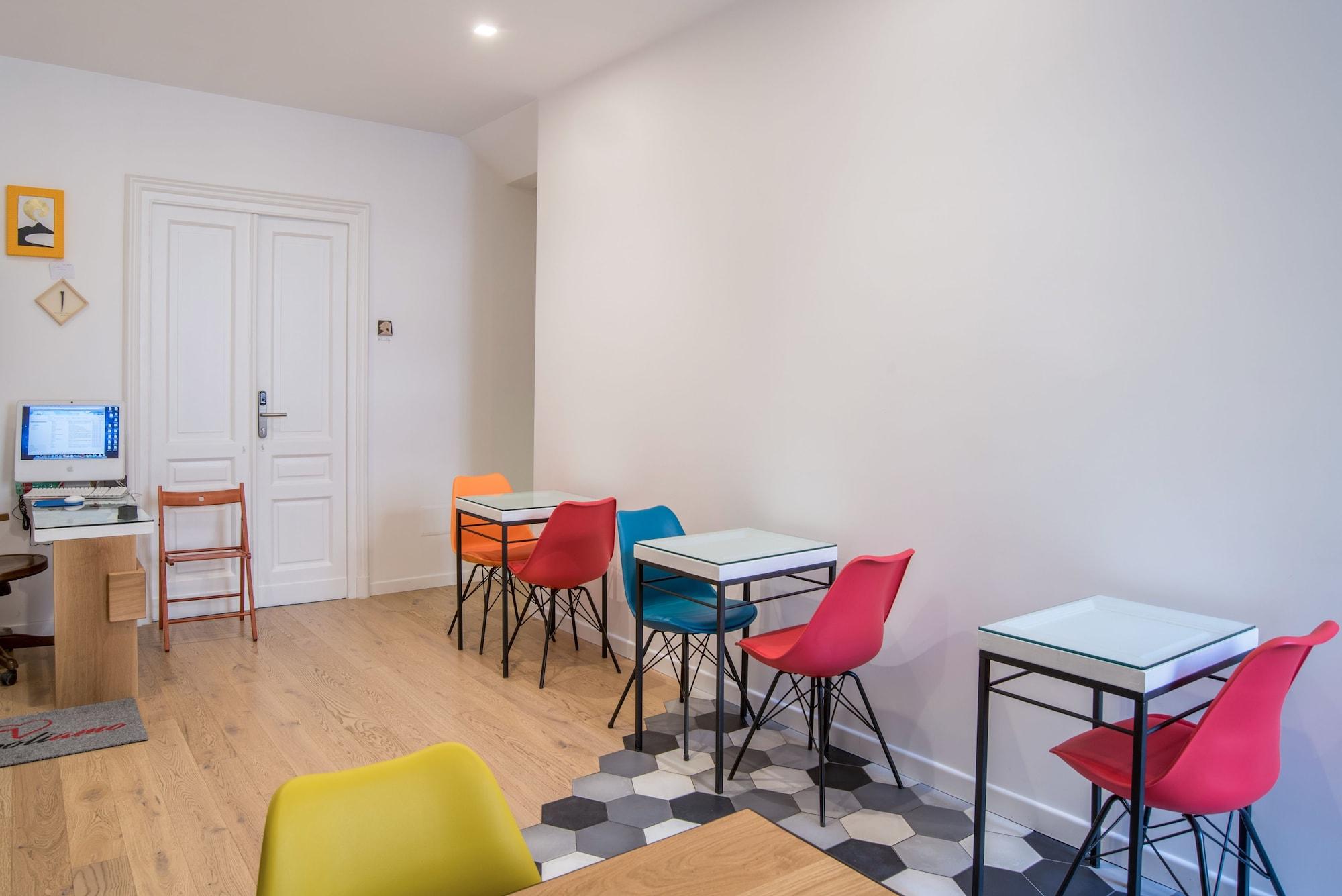 Vista Lobby Napoliamo Guest House