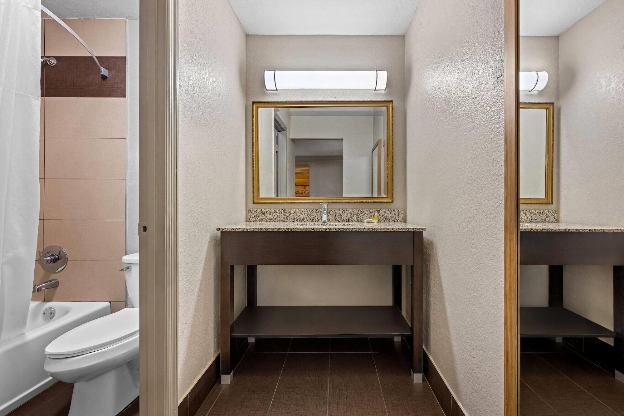 Equipamiento de Habitación Days Inn by Wyndham Birmingham/West