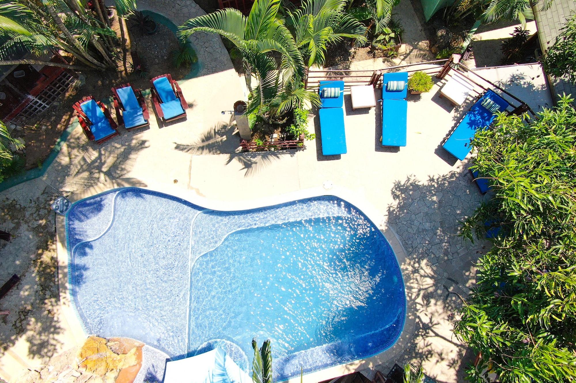Vista Piscina West Bay Lodge