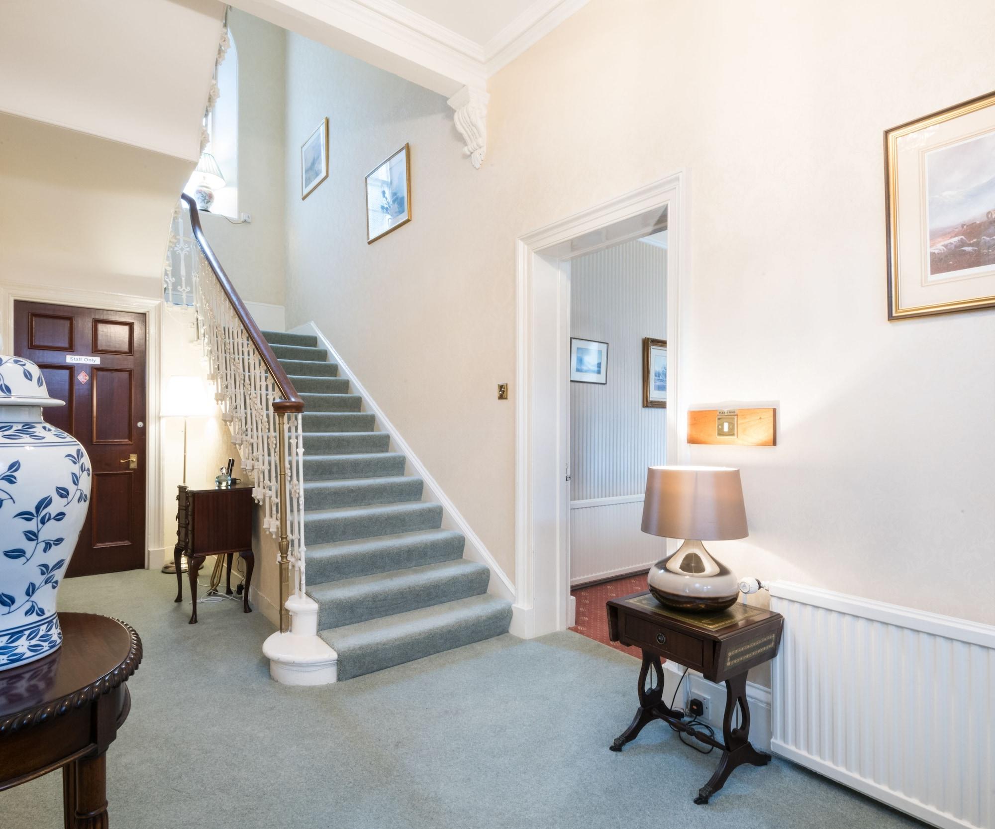 Varios Sunbank House Hotel