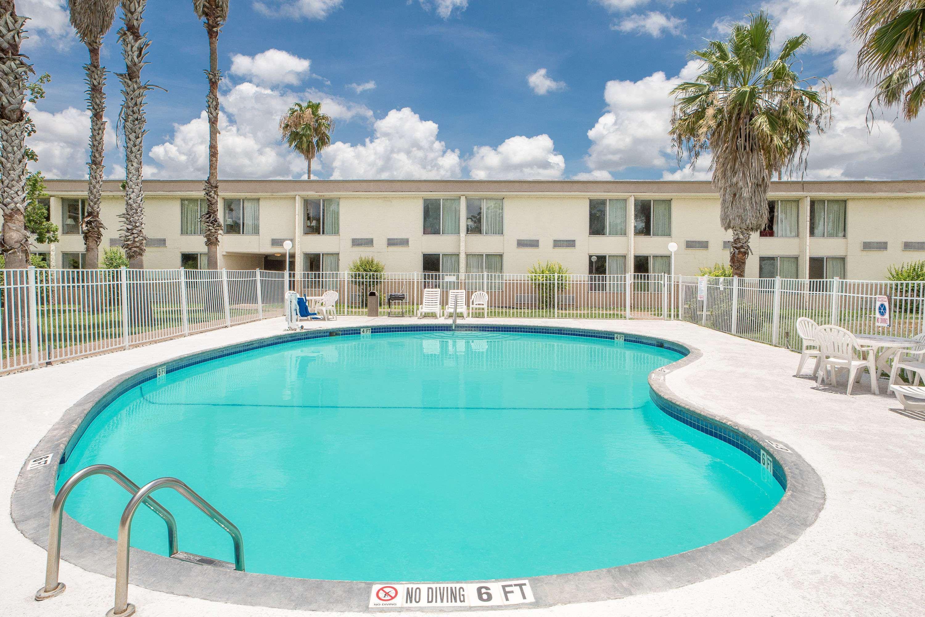 Vista Piscina Days Inn by Wyndham Alice