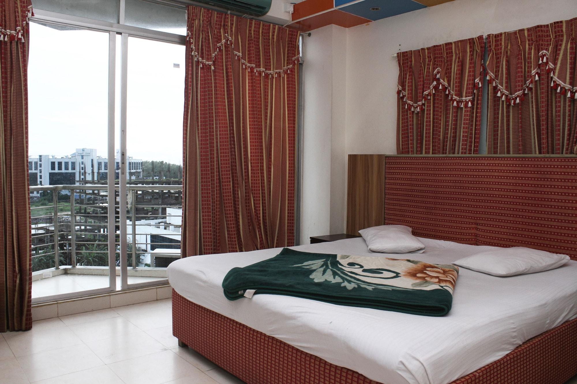 Varios White Beach Hotel