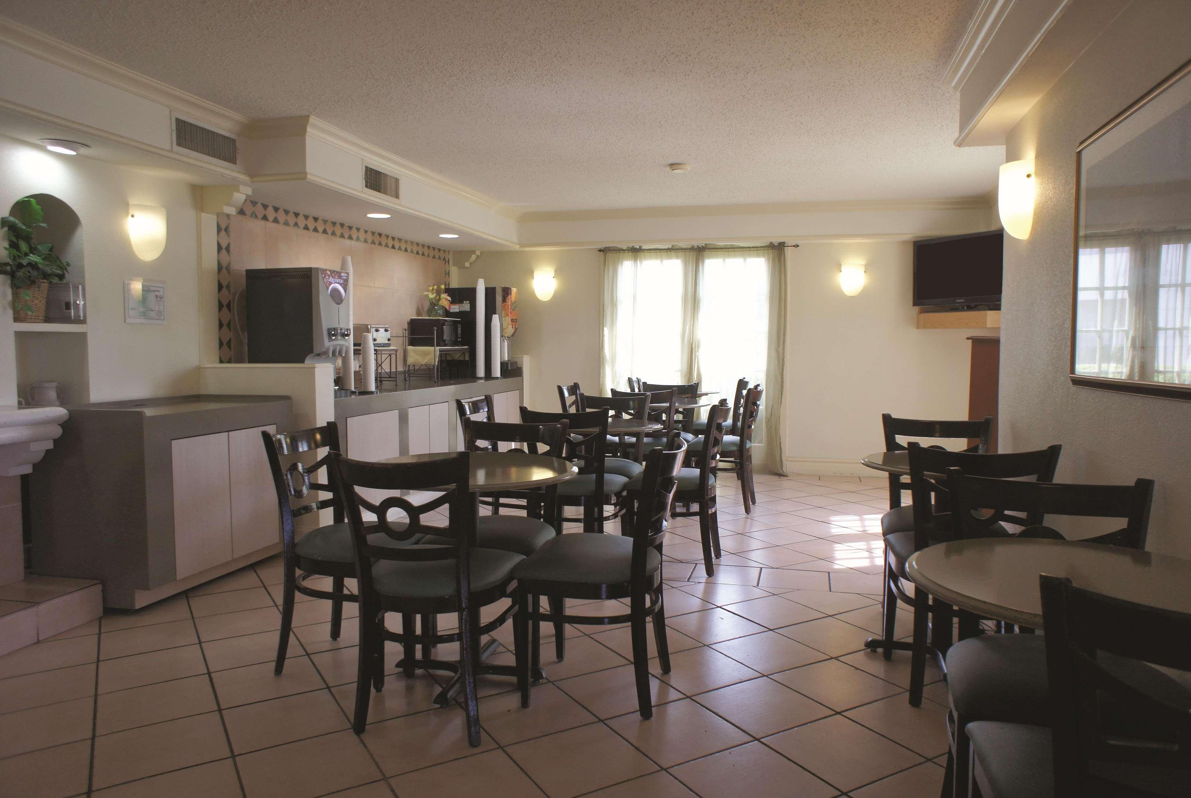 Vista Lobby Baymont by Wyndham Austin University Area