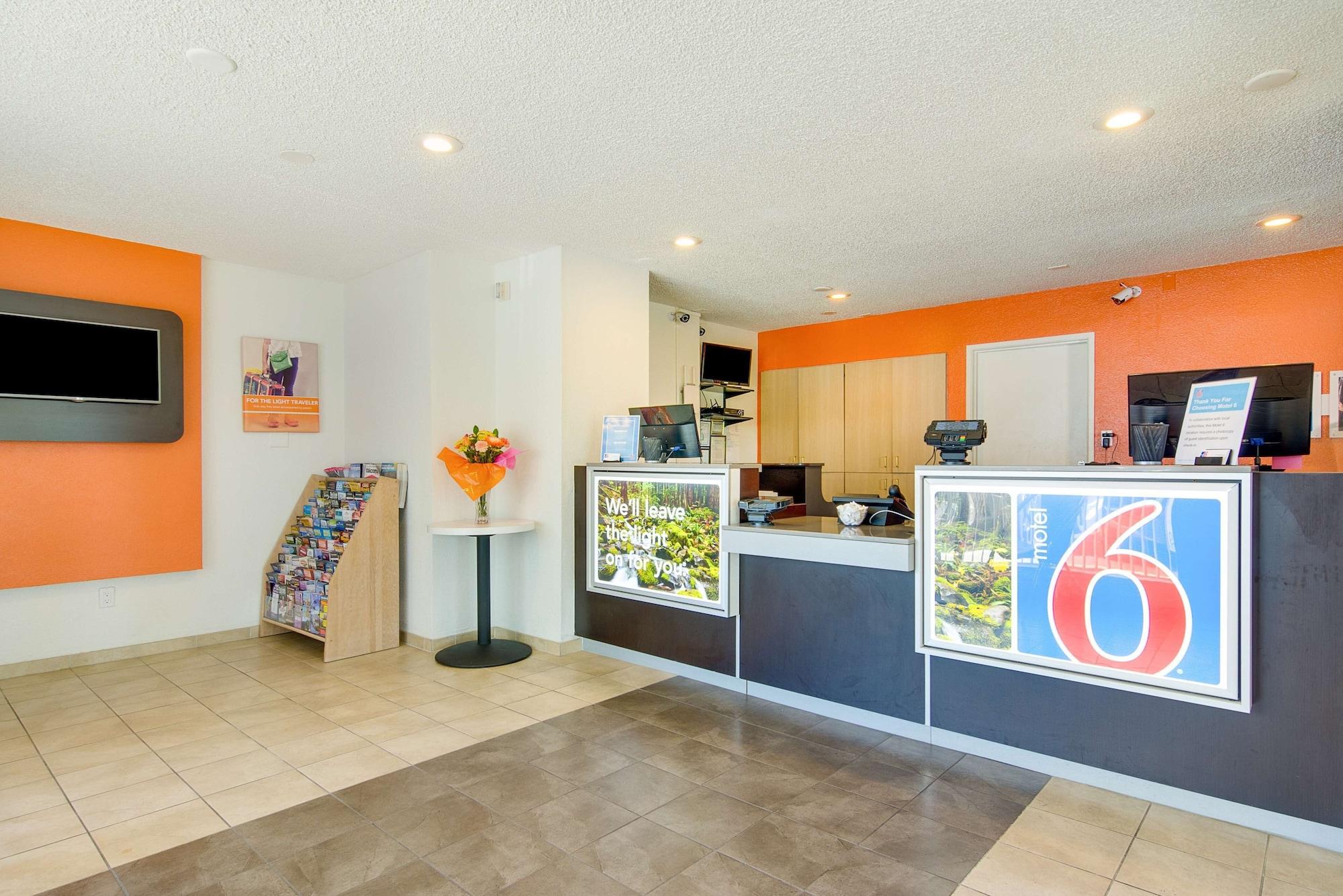 Vista Lobby Motel 6 Tacoma, WA - Fife