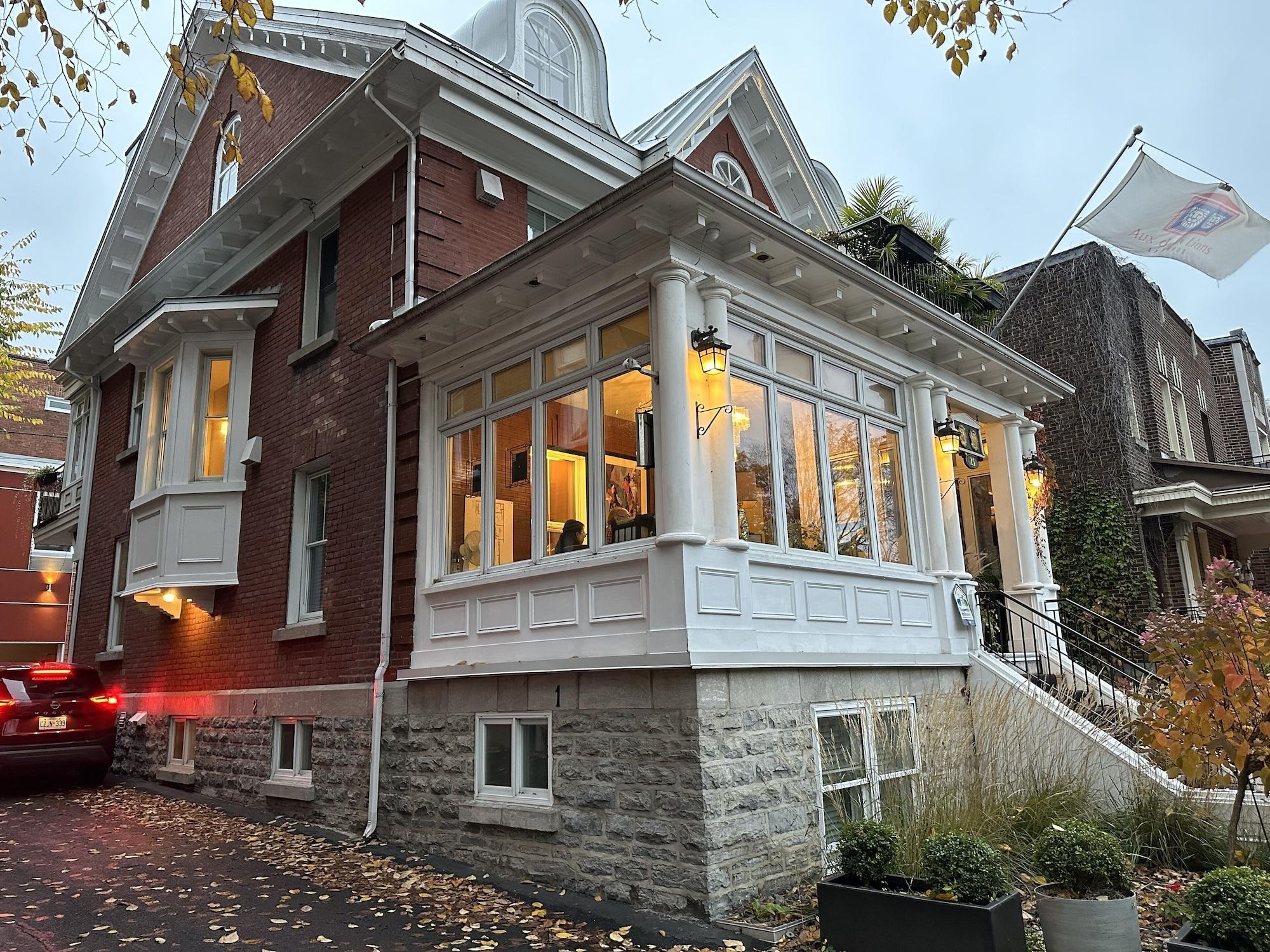 Varios Auberge Aux deux Lions