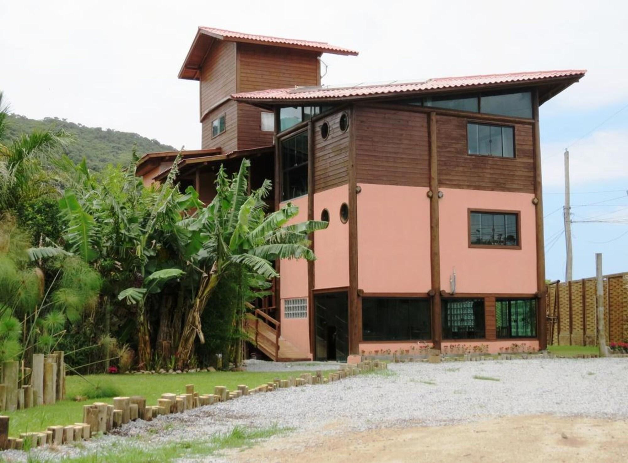 Vista Exterior Gated community home on elevation 3 BR 3. 5 BA