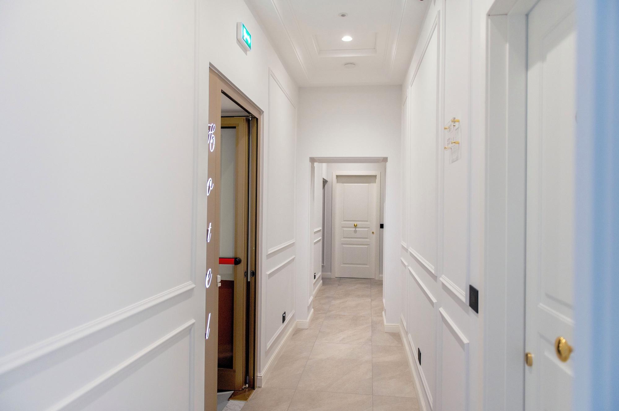 Varios Hotel Odeon Napoli