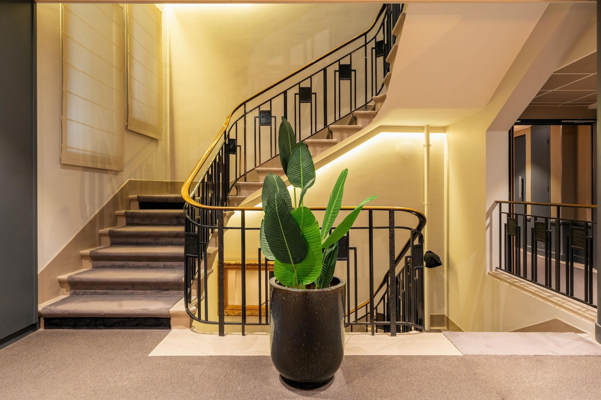 Vista Lobby Splendid Hotel Lac d'Annecy - Handwritten Collection