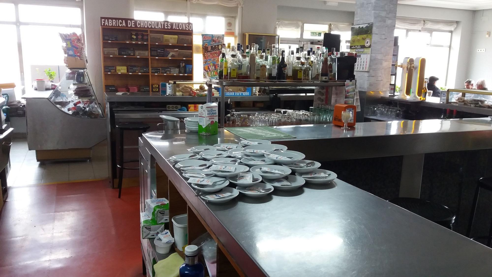 Varios Hostal Restaurante Delfin