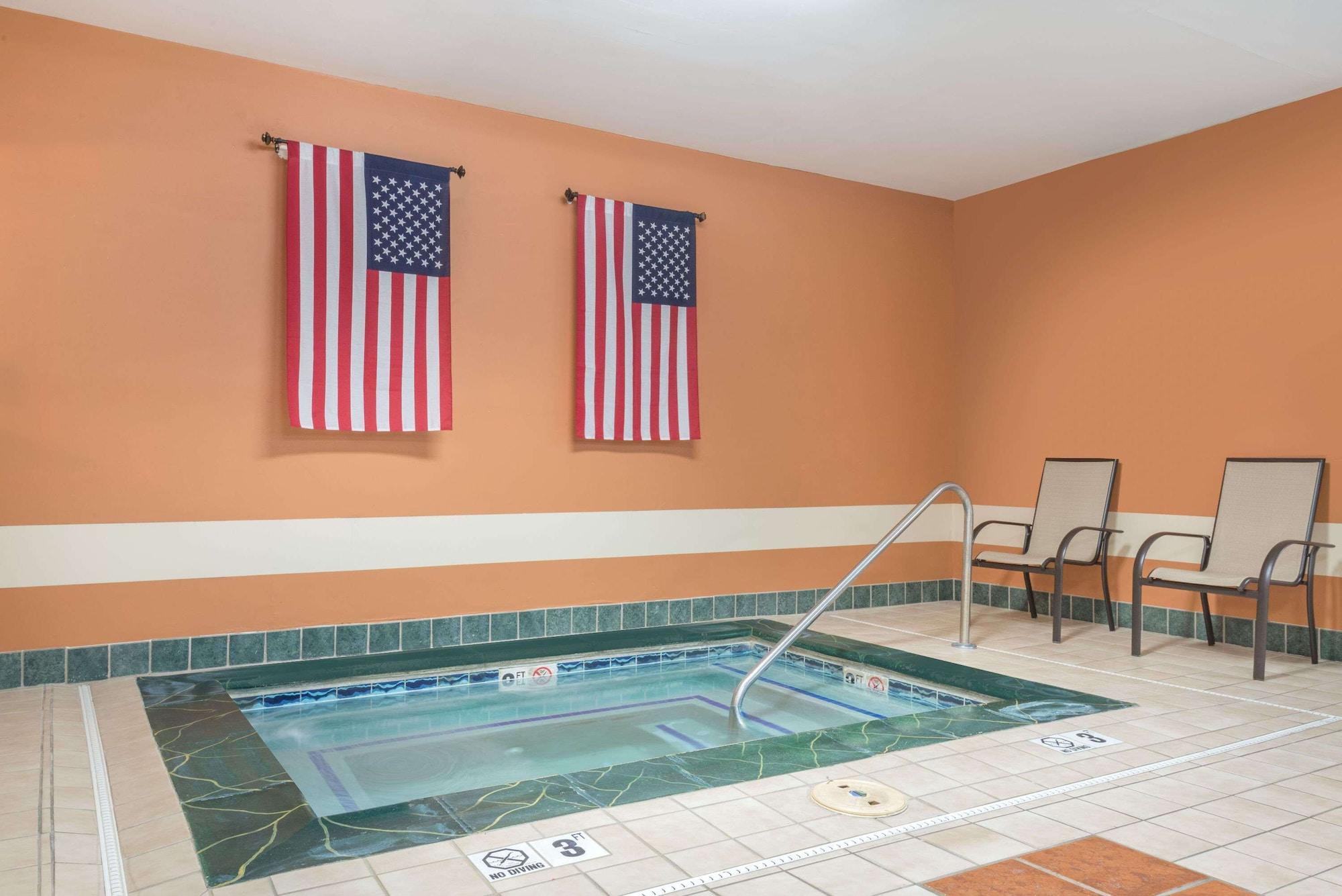 Vista Piscina Ramada by Wyndham Catlettsburg/Ashland