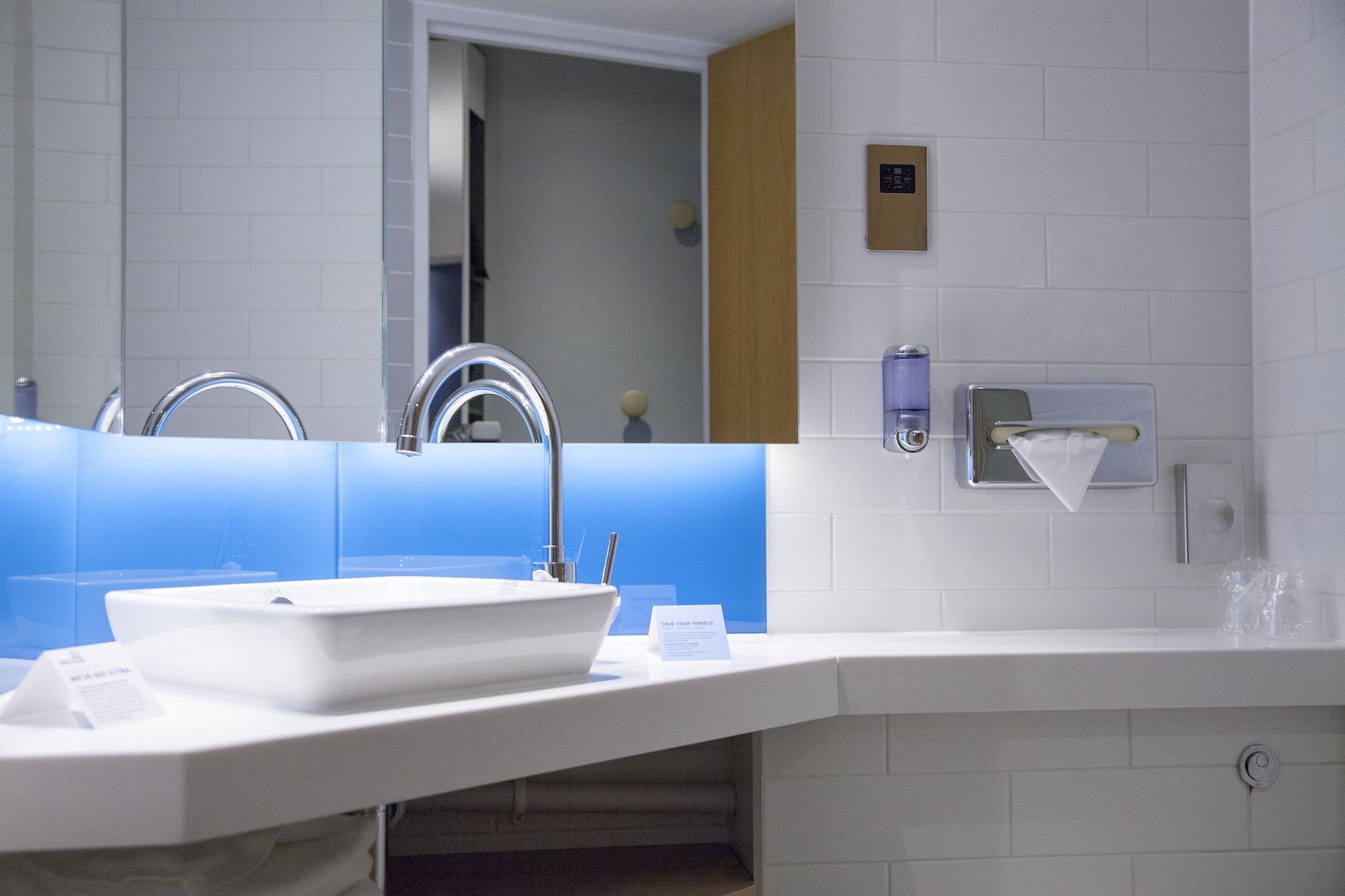 Set de Habitación Holiday Inn Express Cardiff Bay by IHG