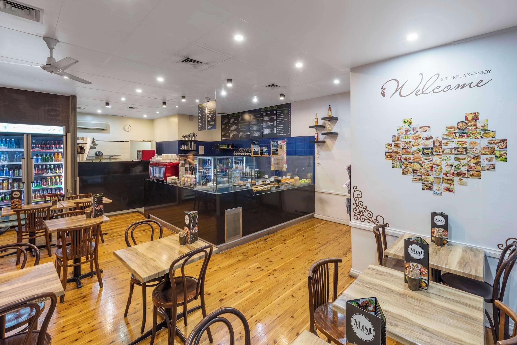 Restaurant Oaks Sydney Castlereagh Suites