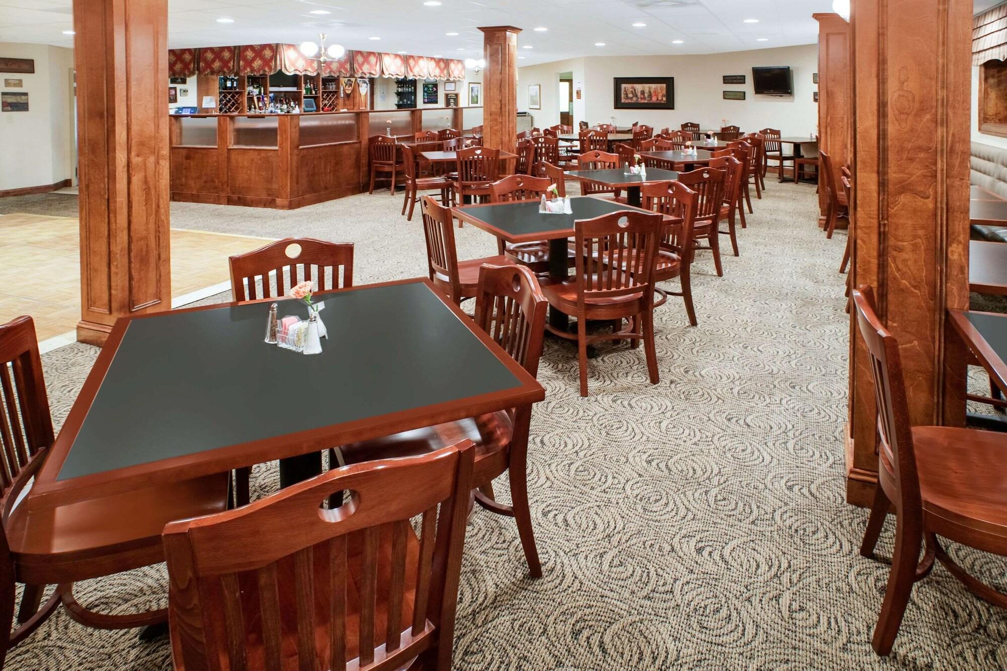 Restaurant Clarion Hotel & Suites Convention Center Fredericksburg