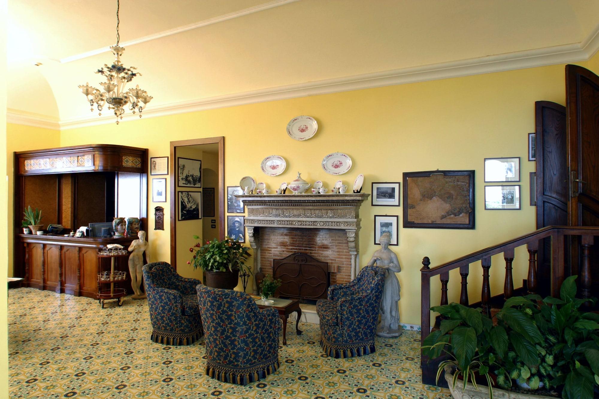 Vista Lobby Hotel La Tonnarella