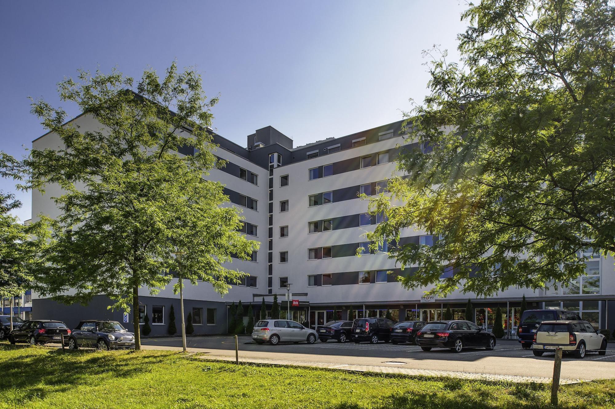 Vista Exterior ibis Zurich Messe-Airport