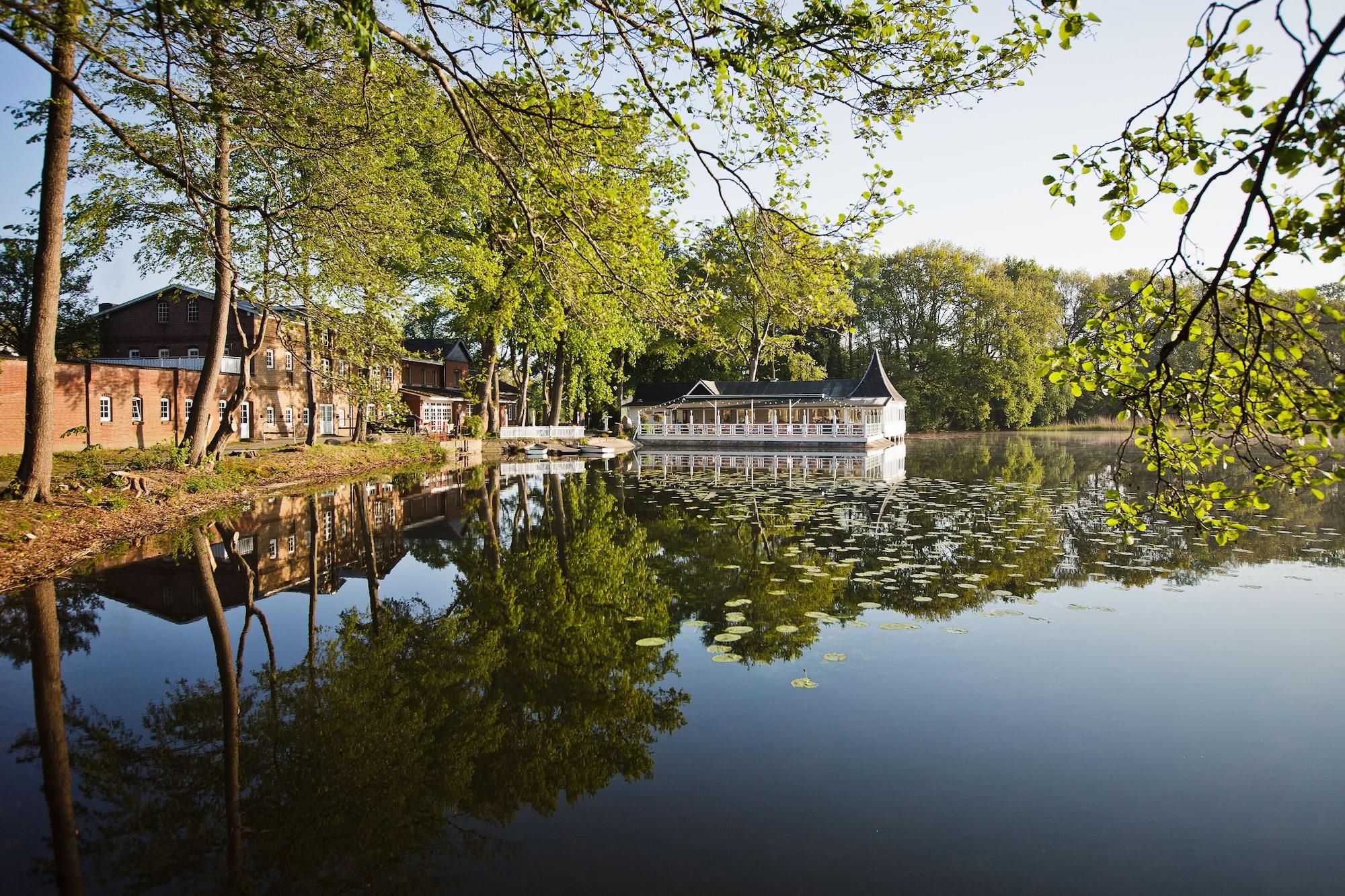 Varios Bokel-Mühle am See