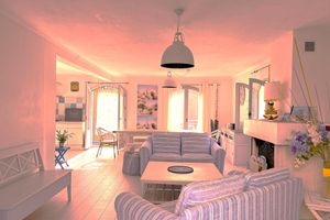 Alquiler Vacacional - In the heart of Calvi, charming house, garden, 150 meters from a small beach.
