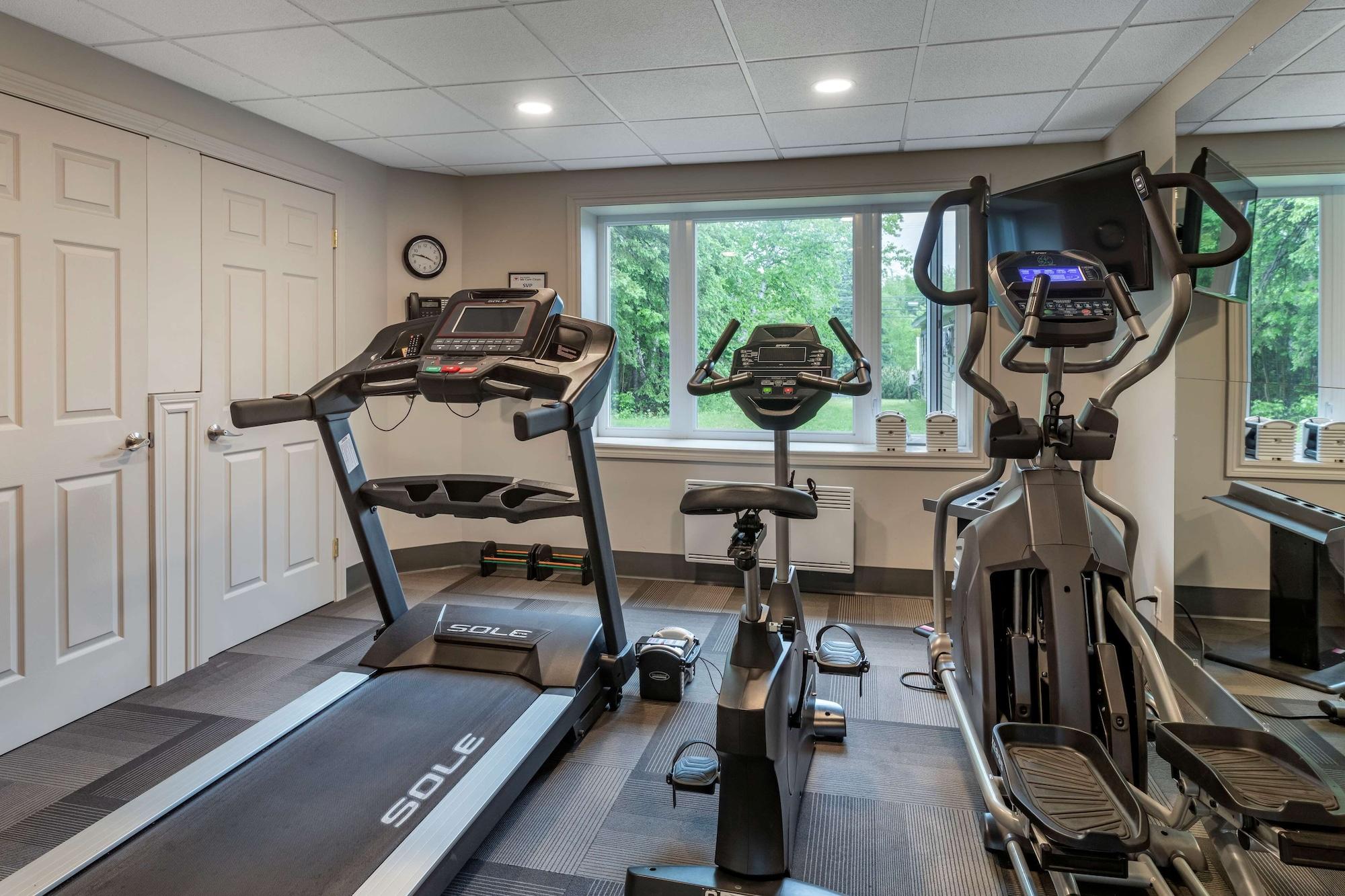 Gimnasio Danny’s Hotel Suites, SureStay Collection by Best Western