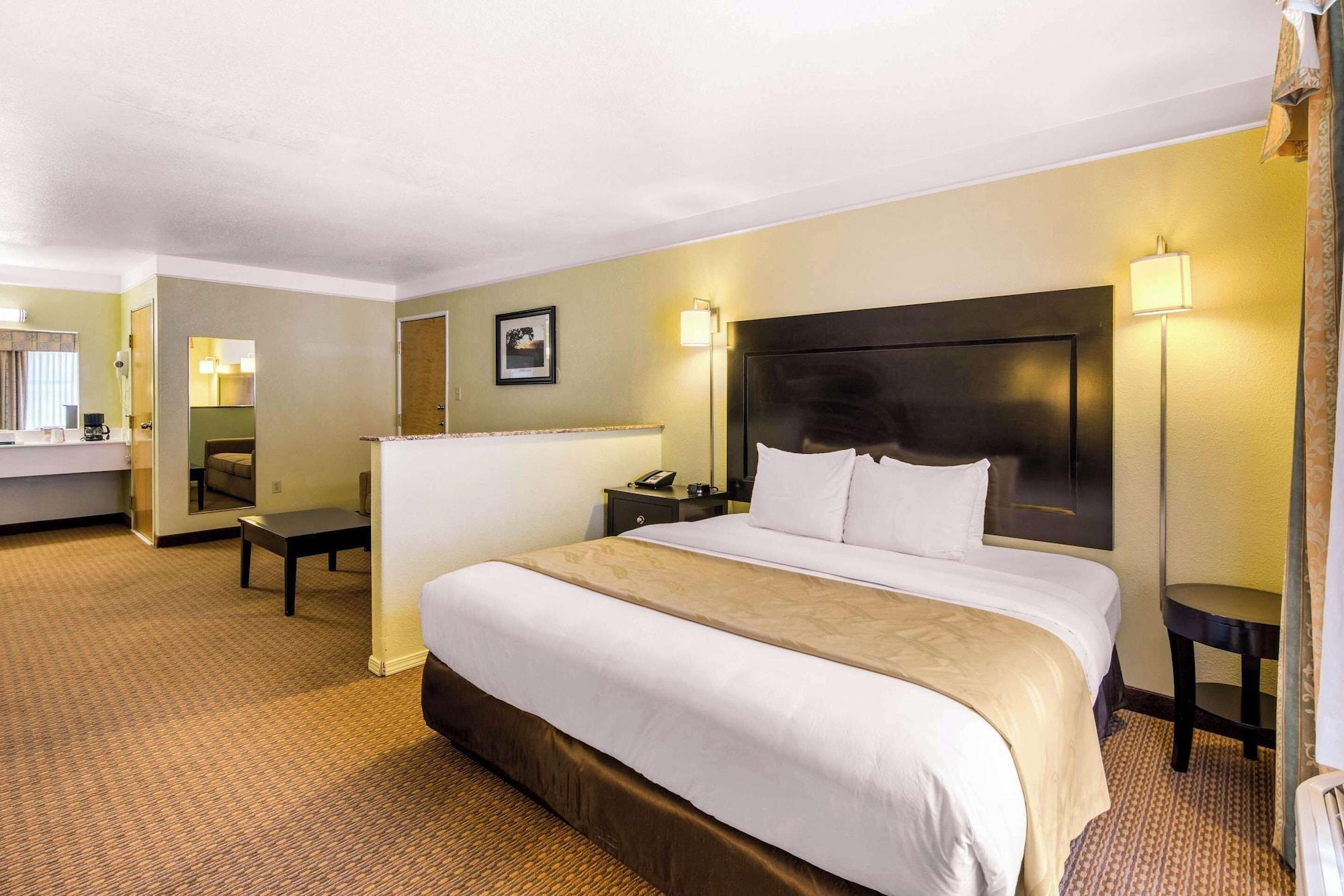 Varios Quality Inn & Suites Gallup I-40 Exit 20