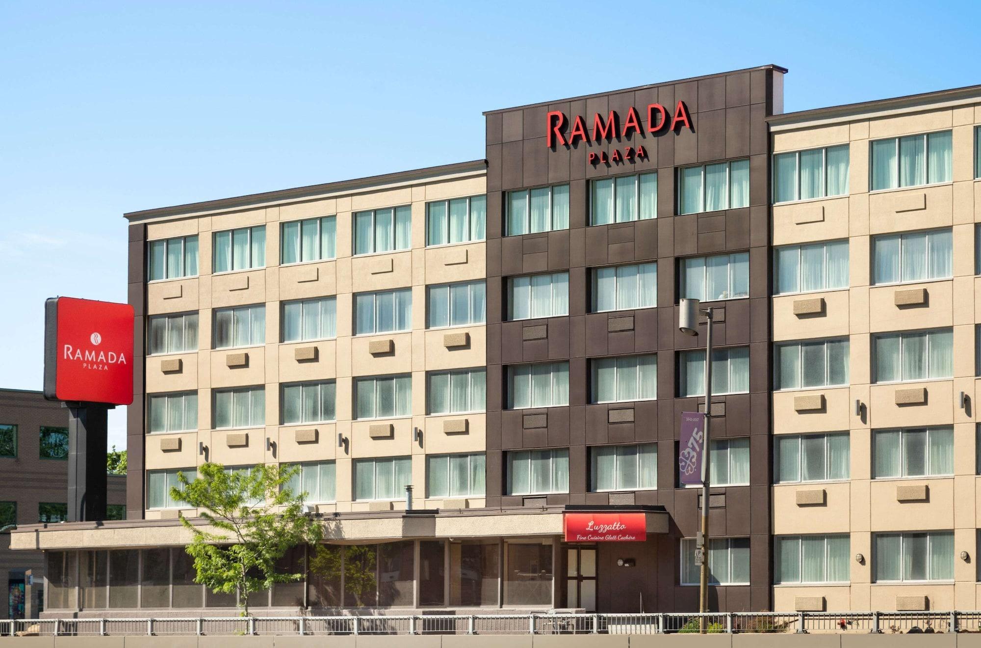 Vista Exterior Ramada Plaza by Wyndham Montreal