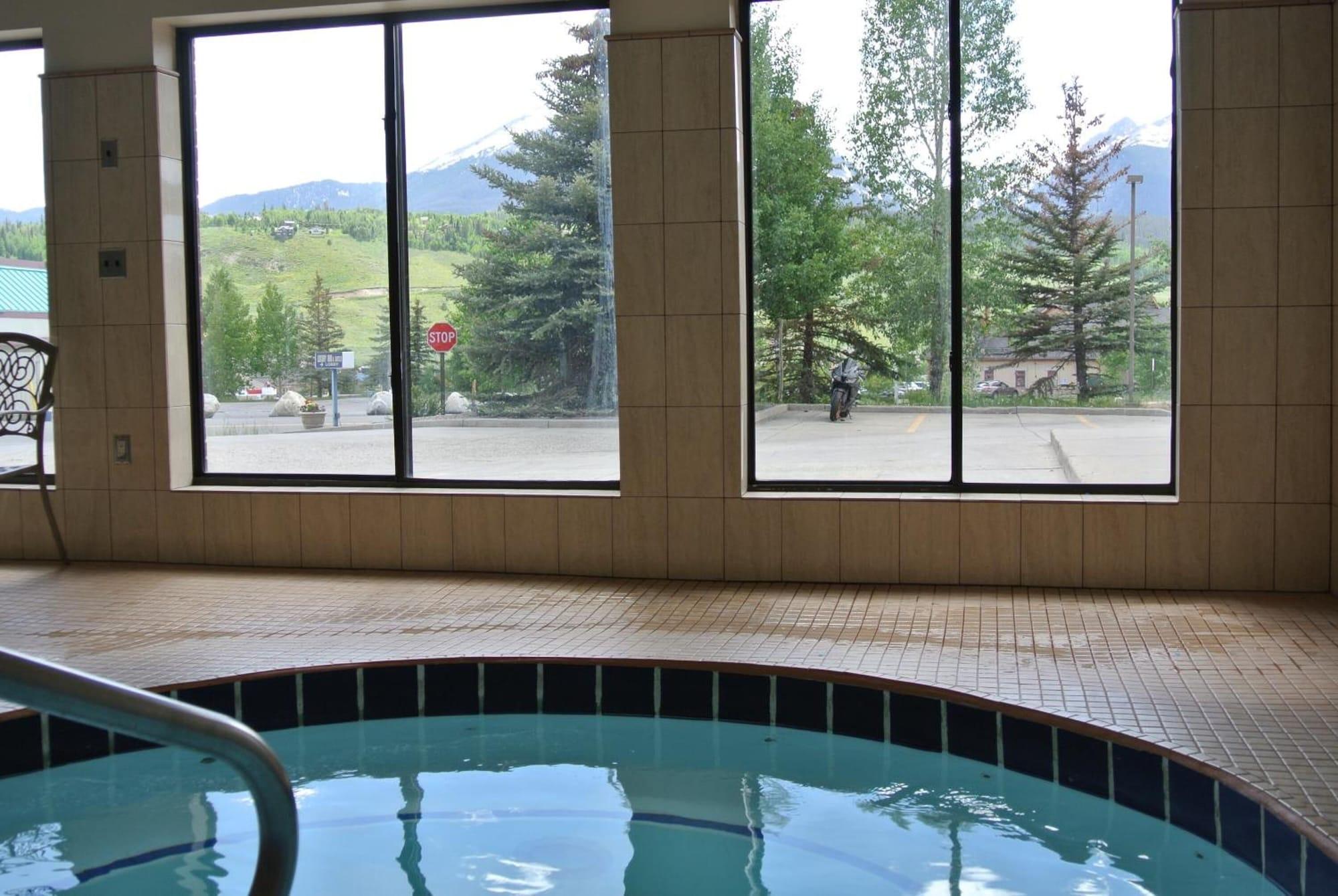 Spa Luxury Inn And Suites