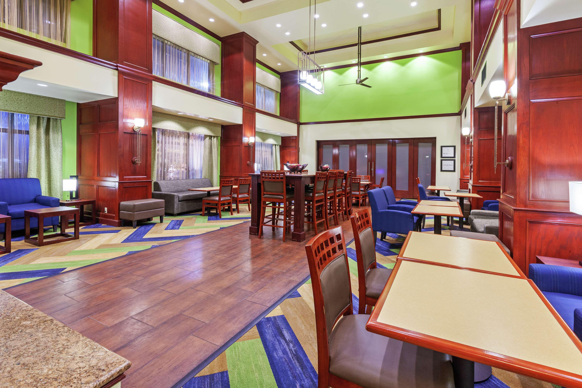 Vista Lobby Hampton Inn & Suites Tulsa North/Owasso