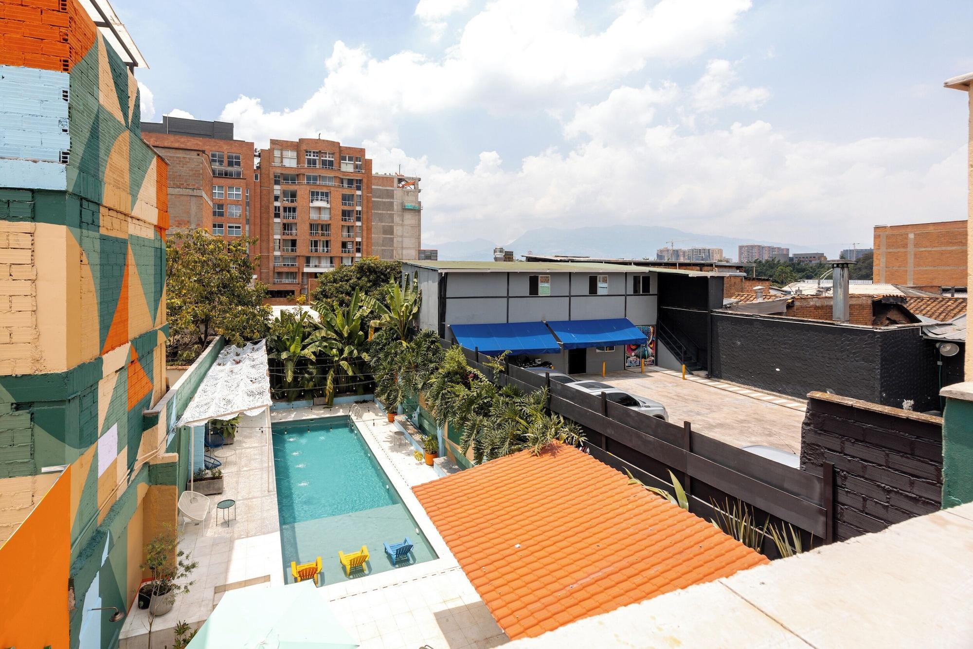 Vista Piscina Medellinn The Blooming Hotel