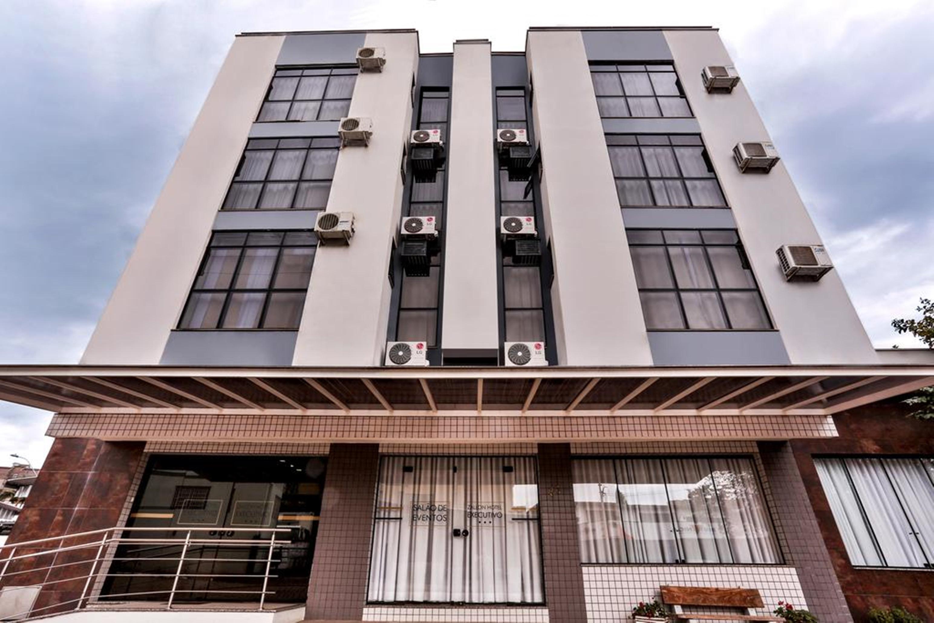 Vista Exterior Zallon Hotel Executivo