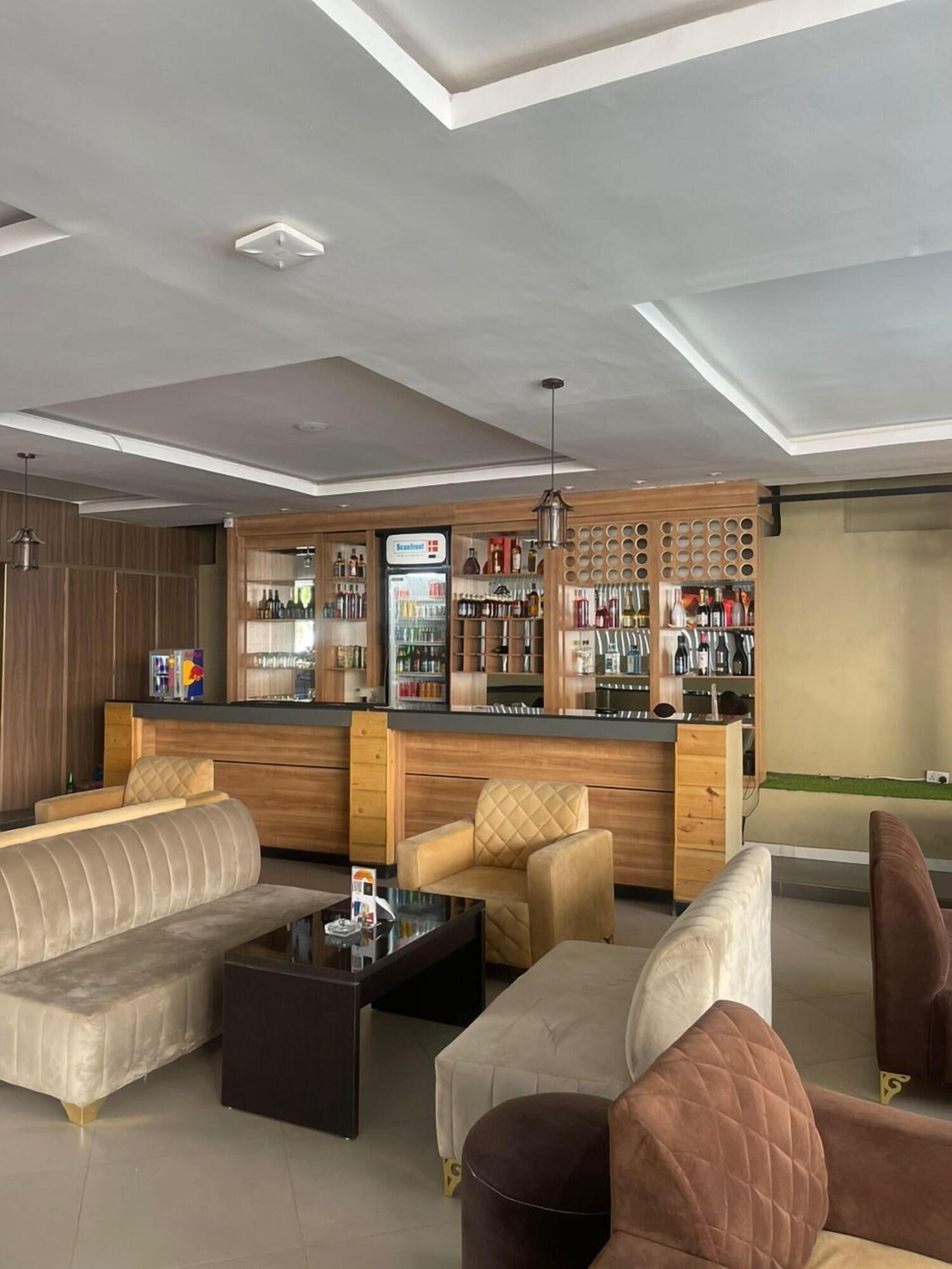 Bar/Salón Portland Suites