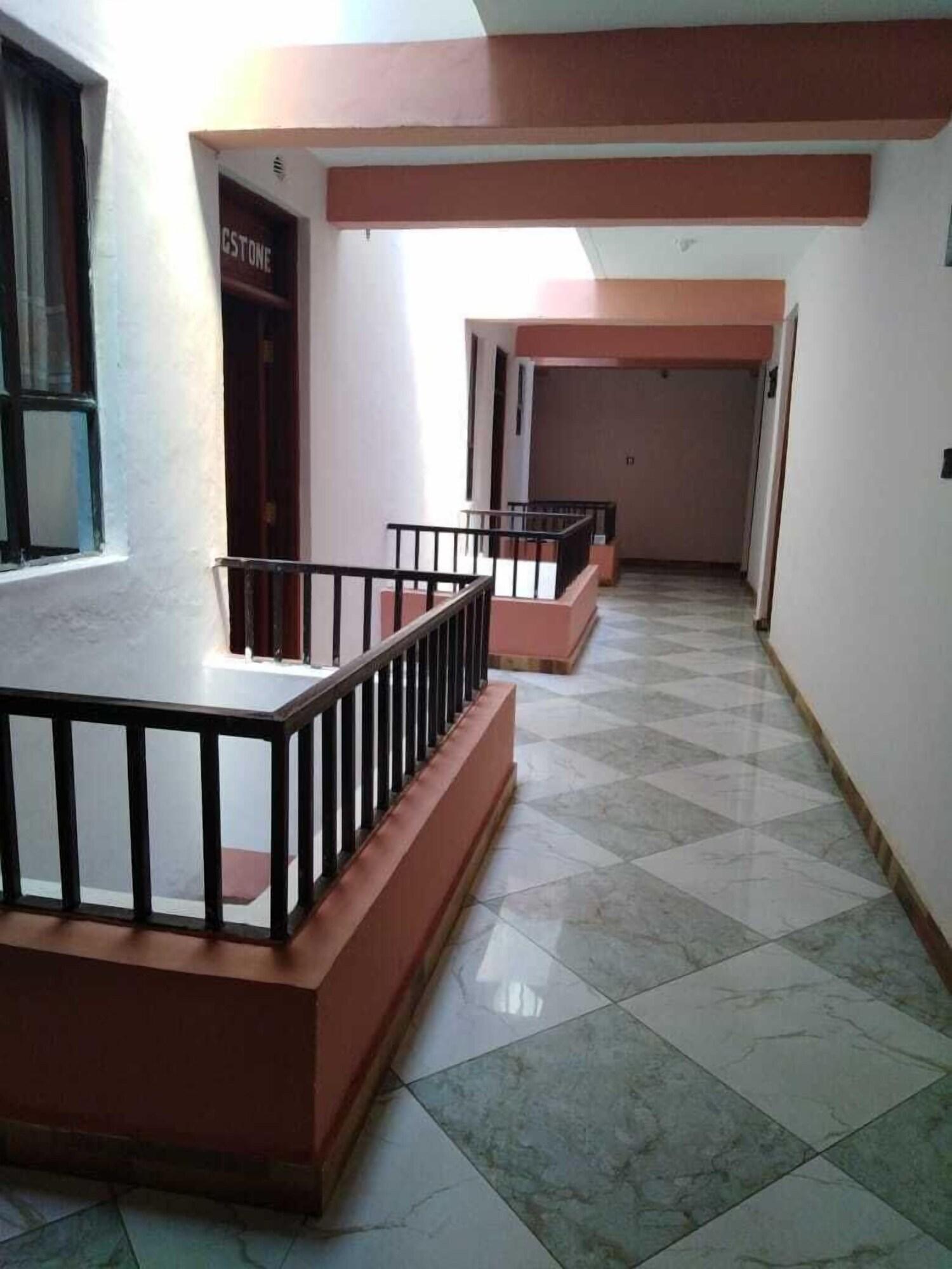 Varios Naivasha Gate Hotel