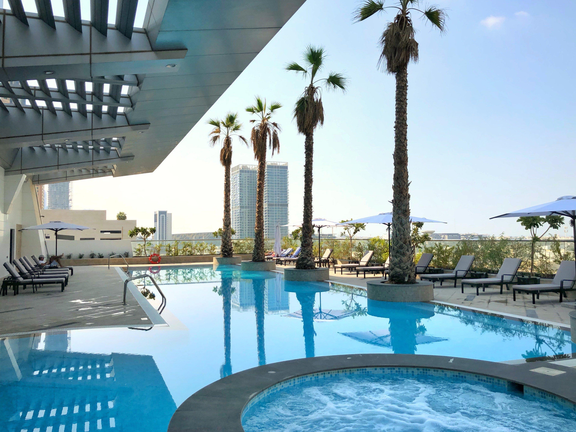 Vista Piscina Staybridge Suites Dubai Financial Centre