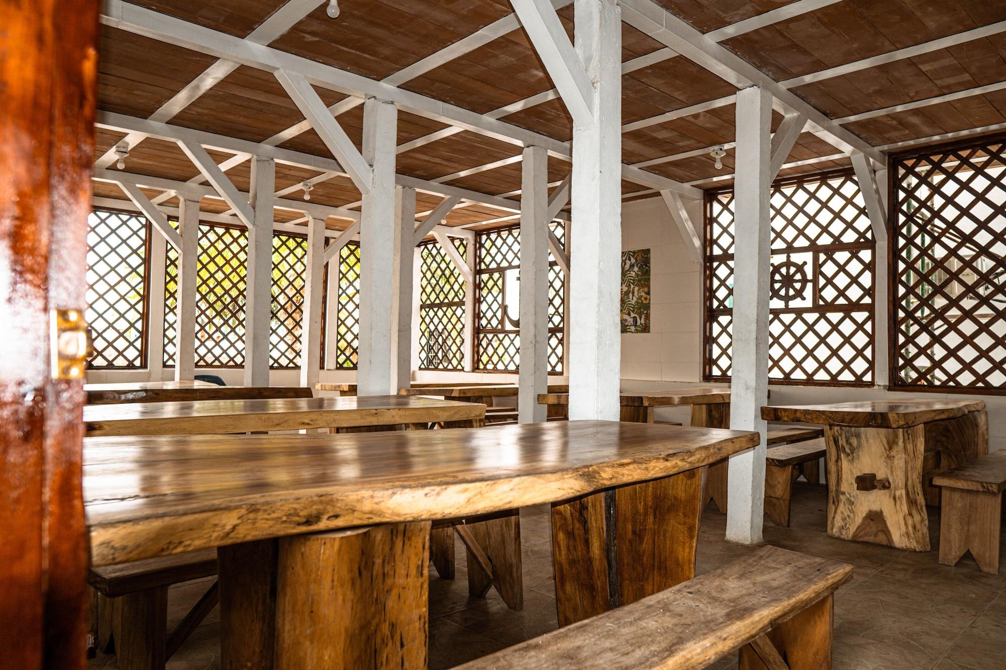 Bar/Salón Caribbean Town Tolú