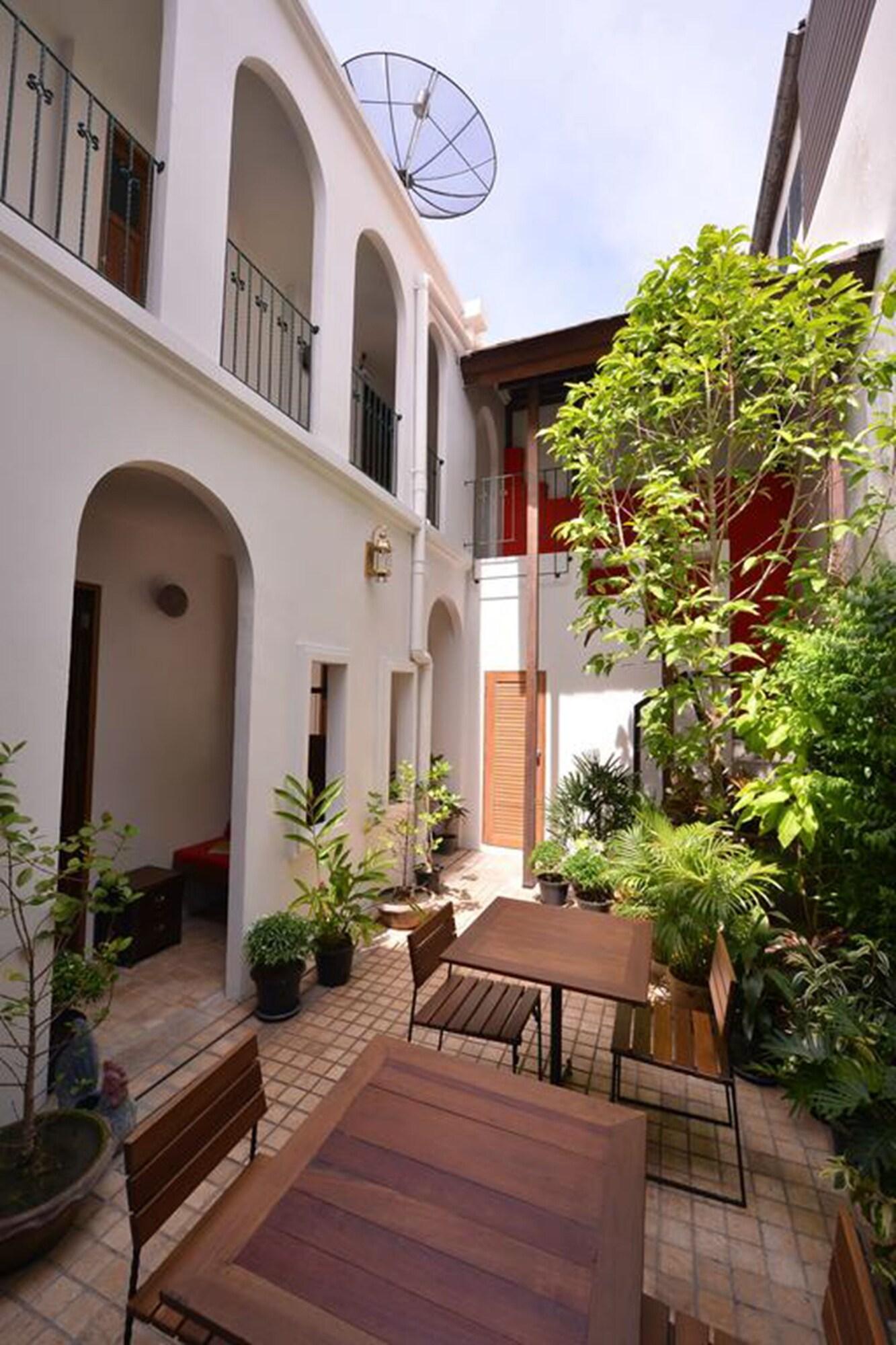 Varios Neighbor Phuthon