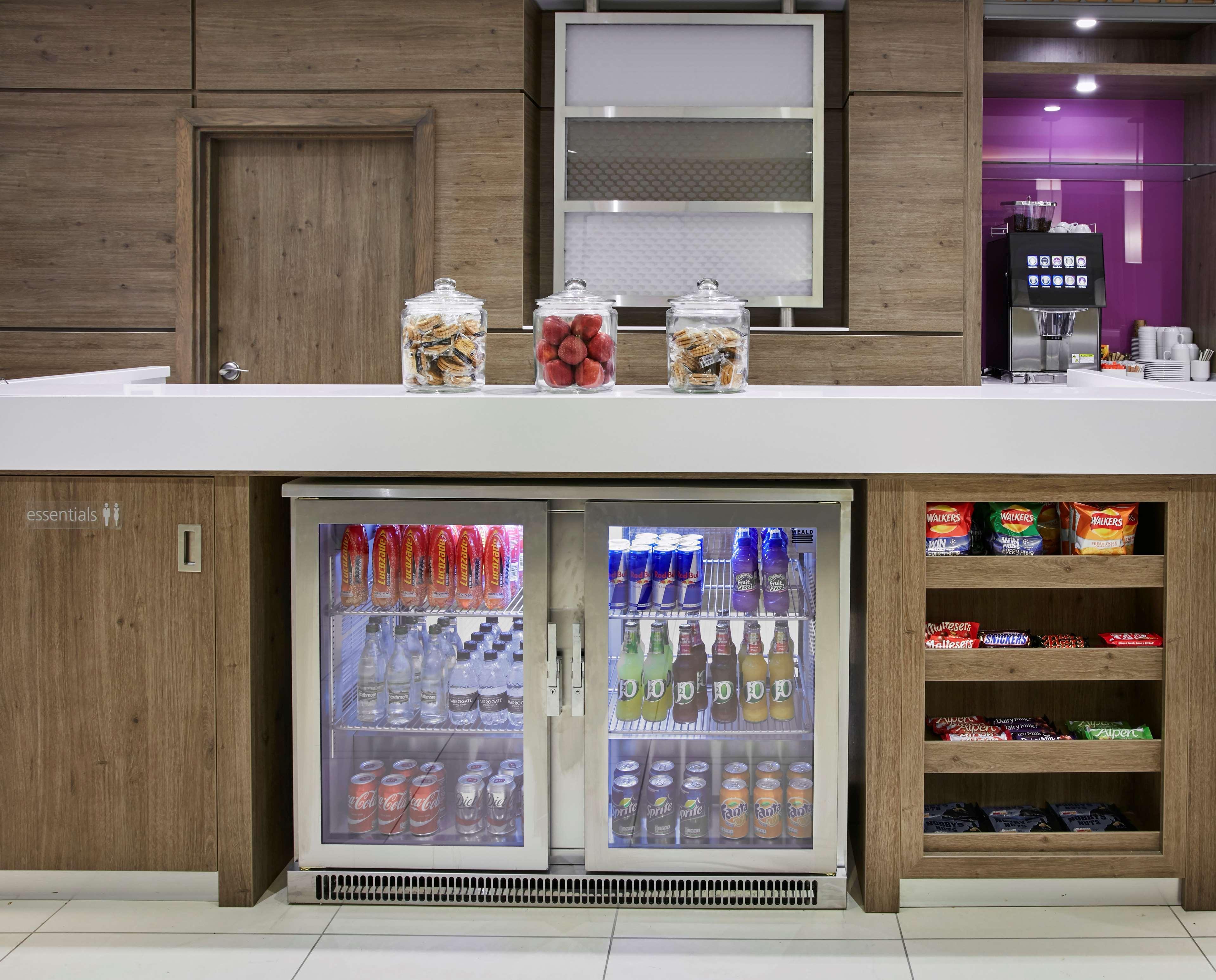 Bar/Salón Hampton by Hilton Oxford
