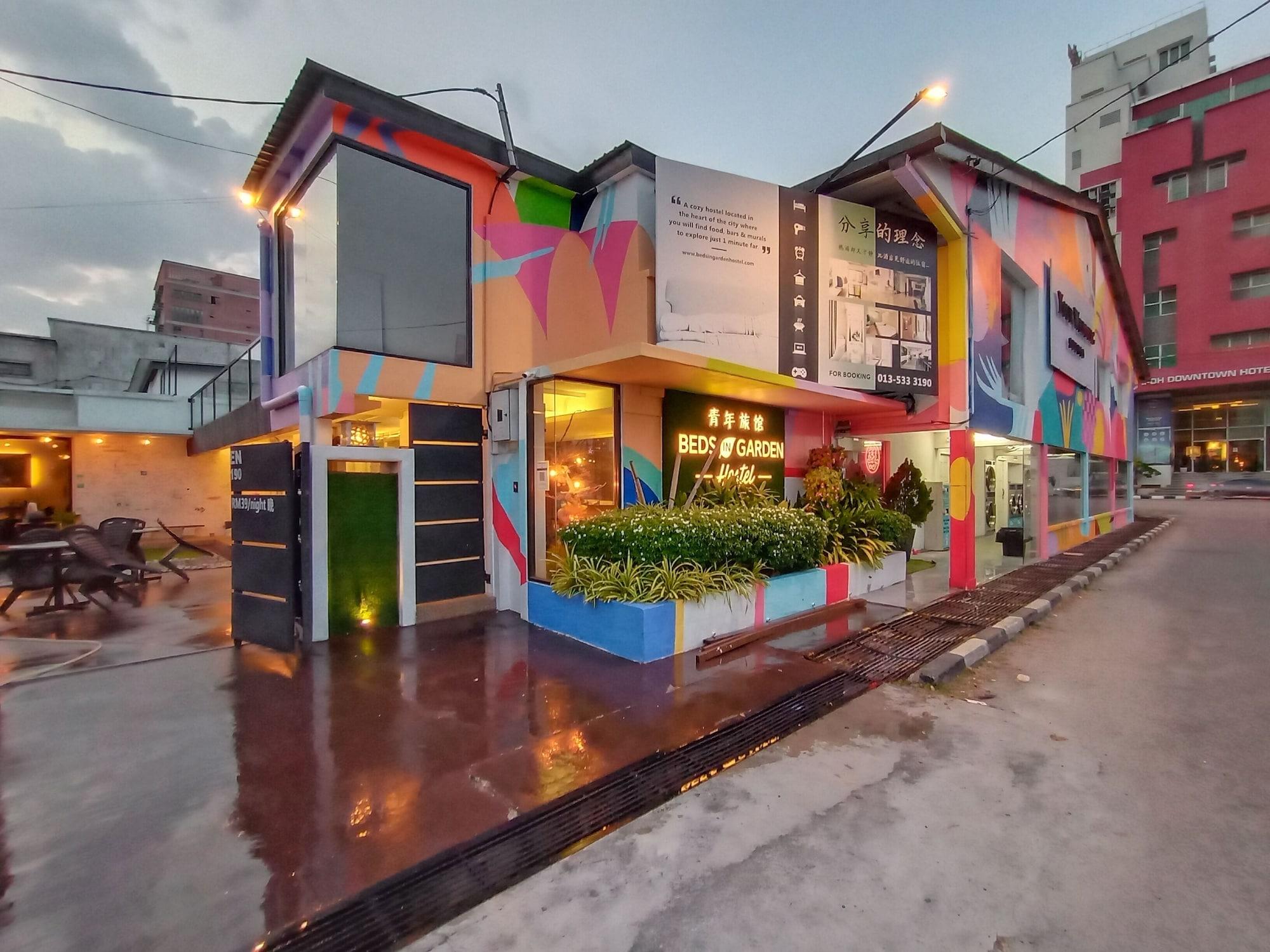 Varios Beds In Garden Hostel Sdn Bhd