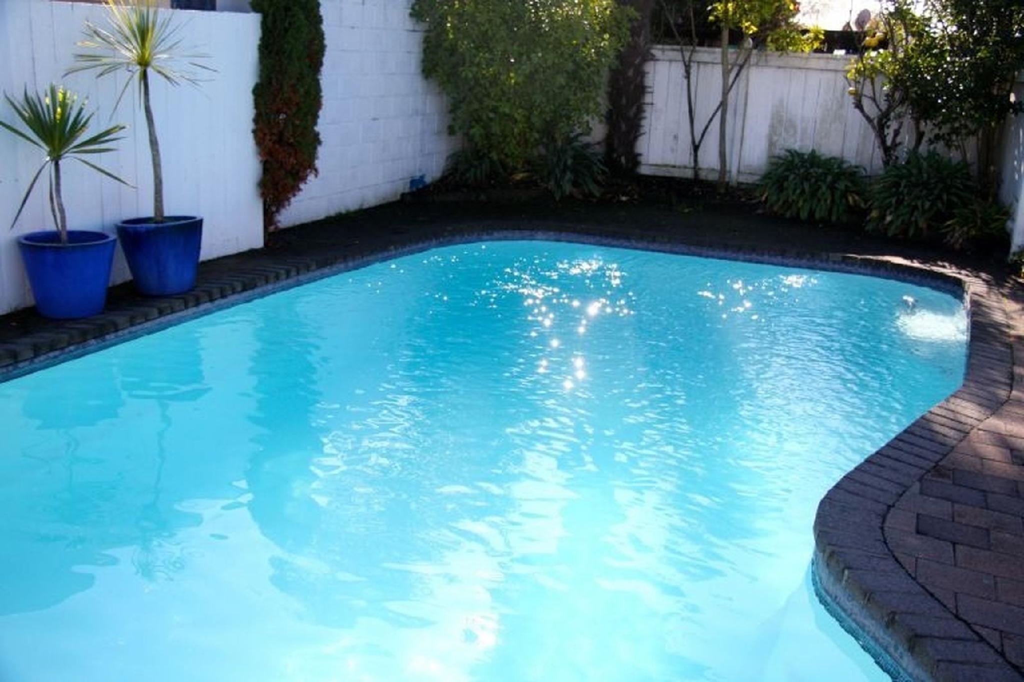 Vista Piscina Camelot on Ulster