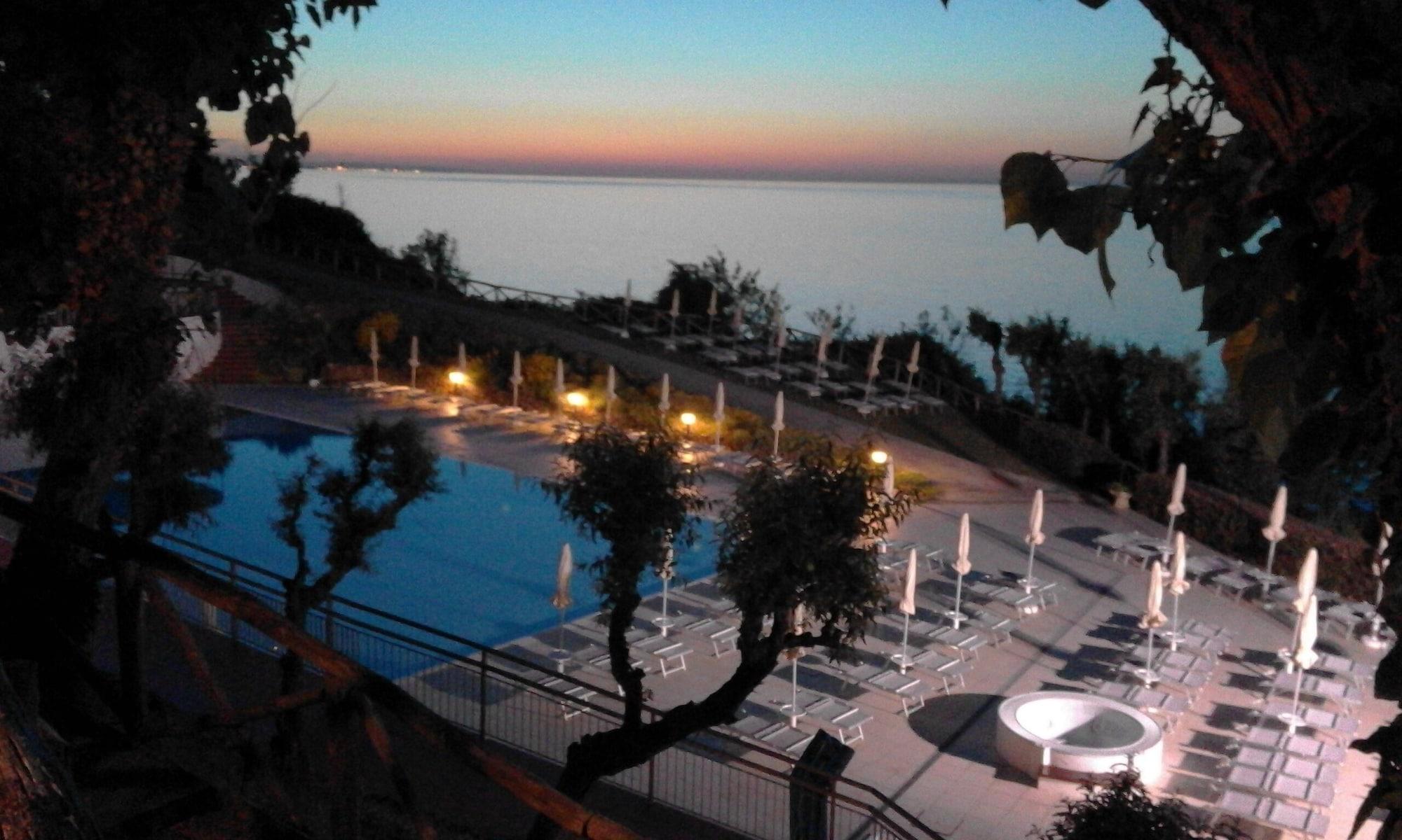 Vista Piscina Hotel Capo Est