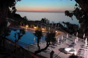 Alojamiento - Hotel Capo Est