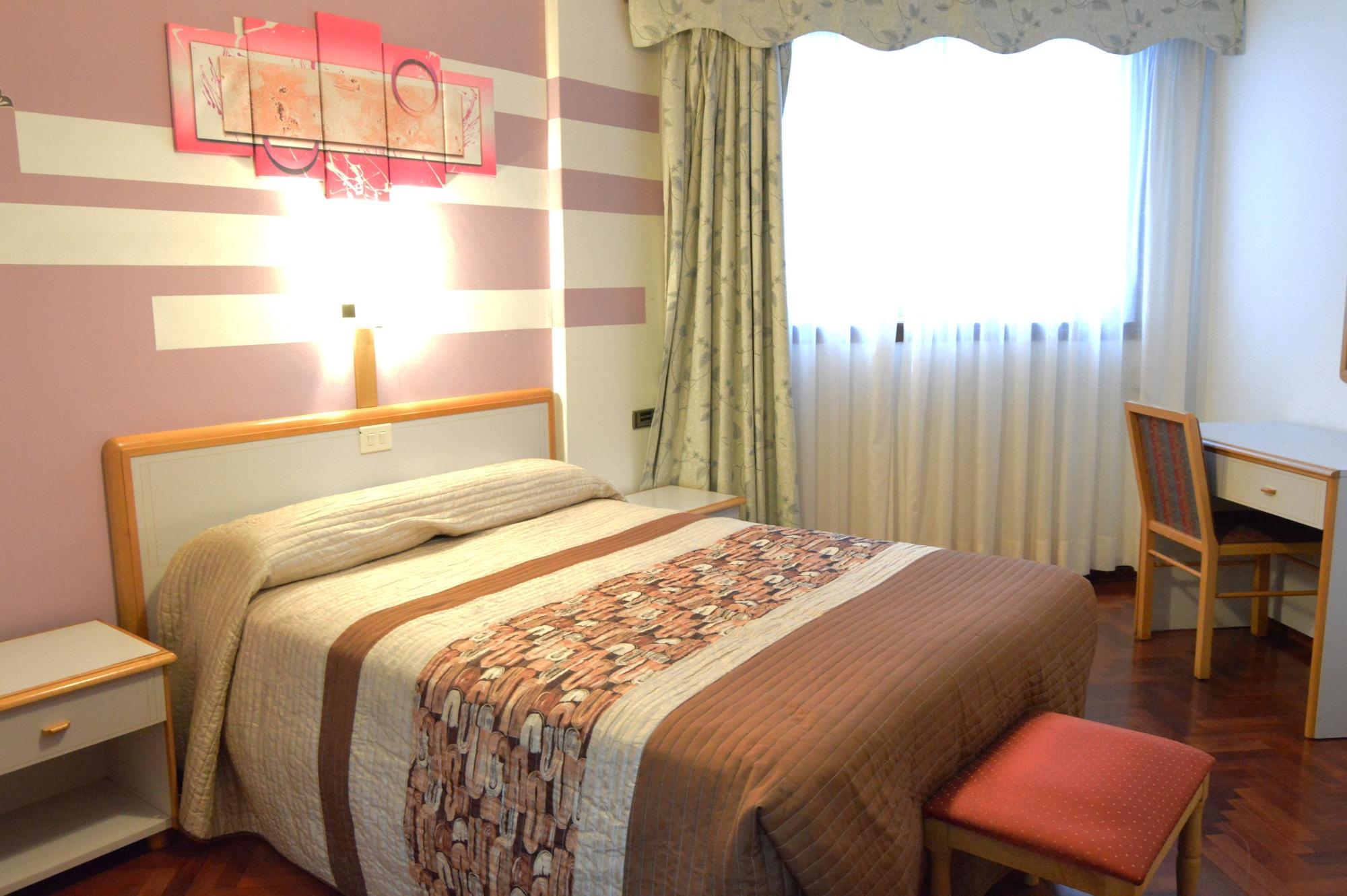 Varios Hotel Cristal