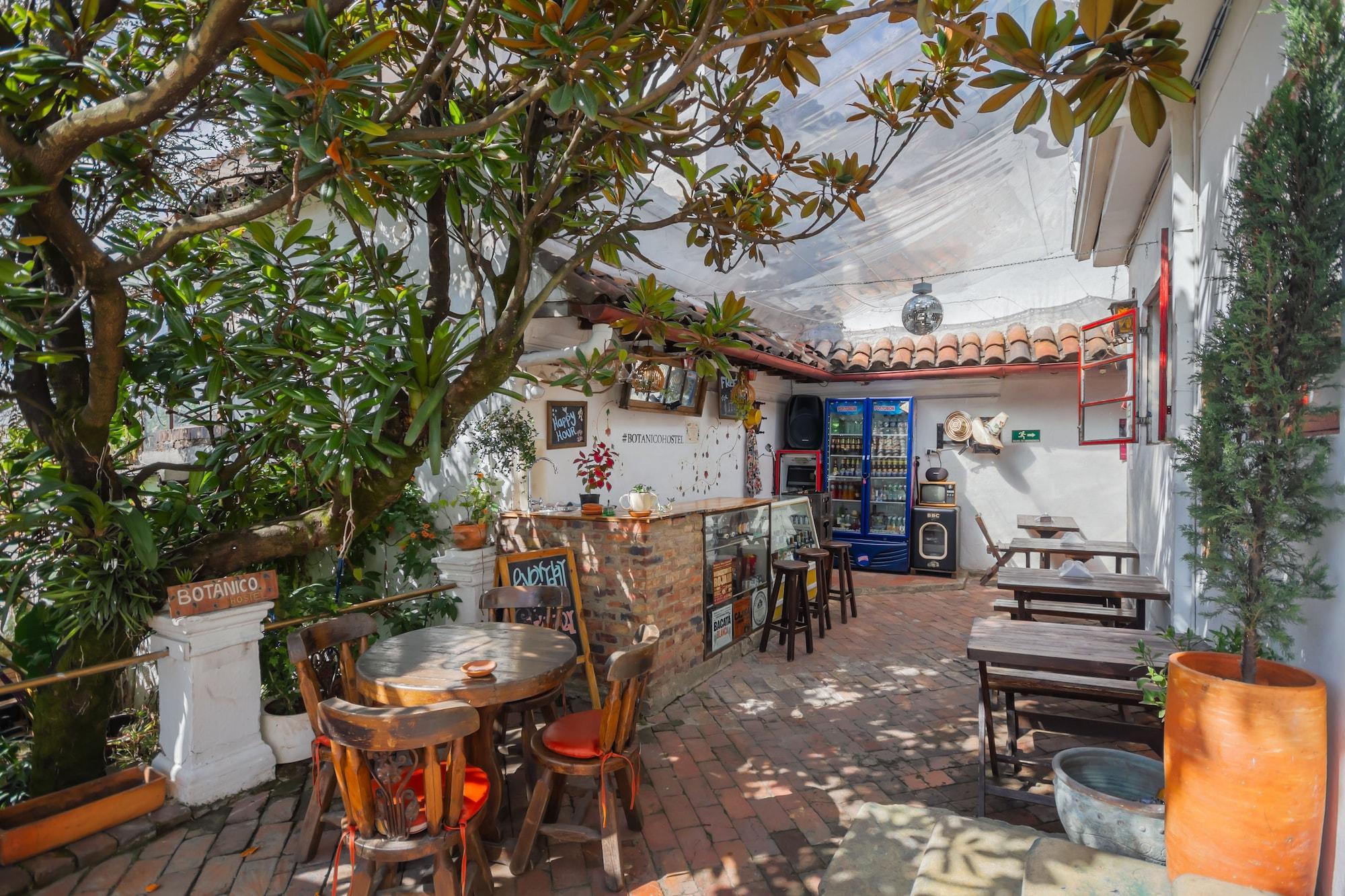 Varios Botanico Hostel
