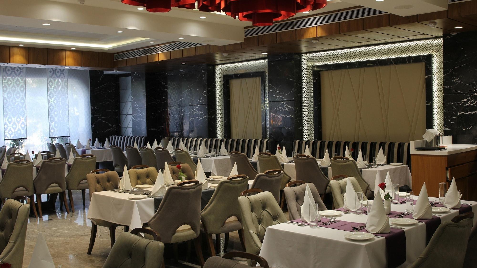 Restaurant Clarks INN Suite Gwalior