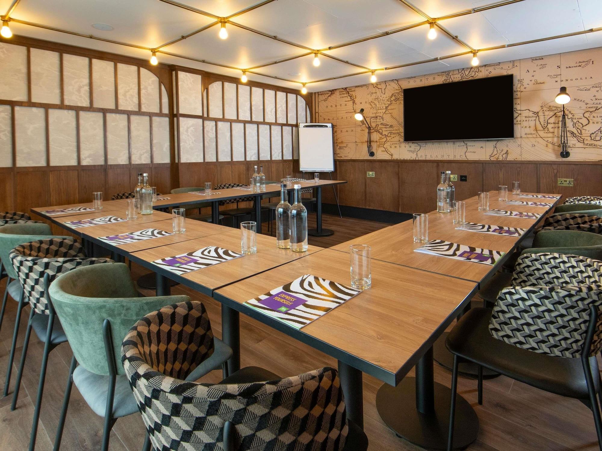 Sala de Reuniones Ibis Styles London Gatwick Airport