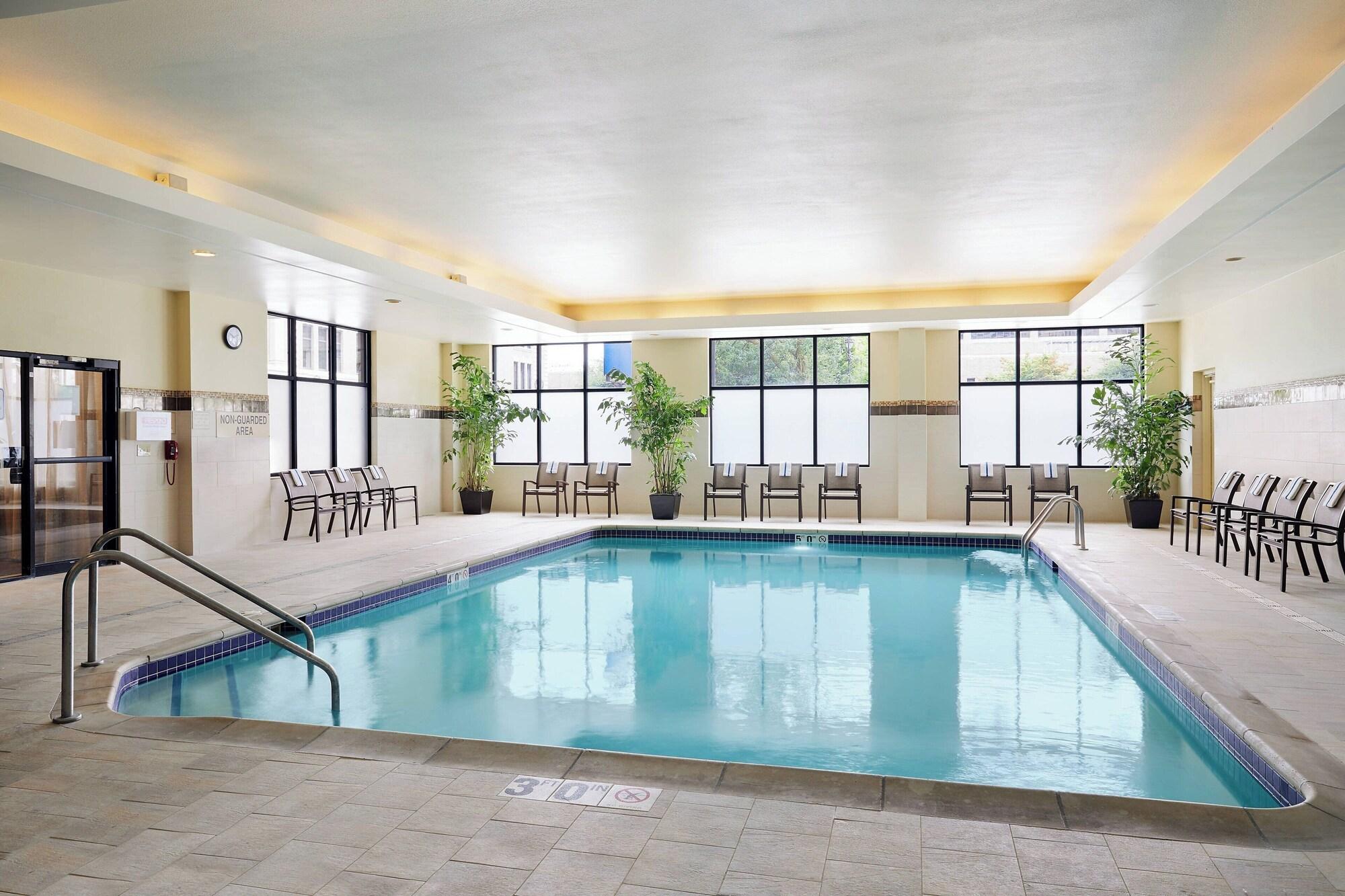 Vista Piscina Courtyard by Marriott Milwaukee Downtown
