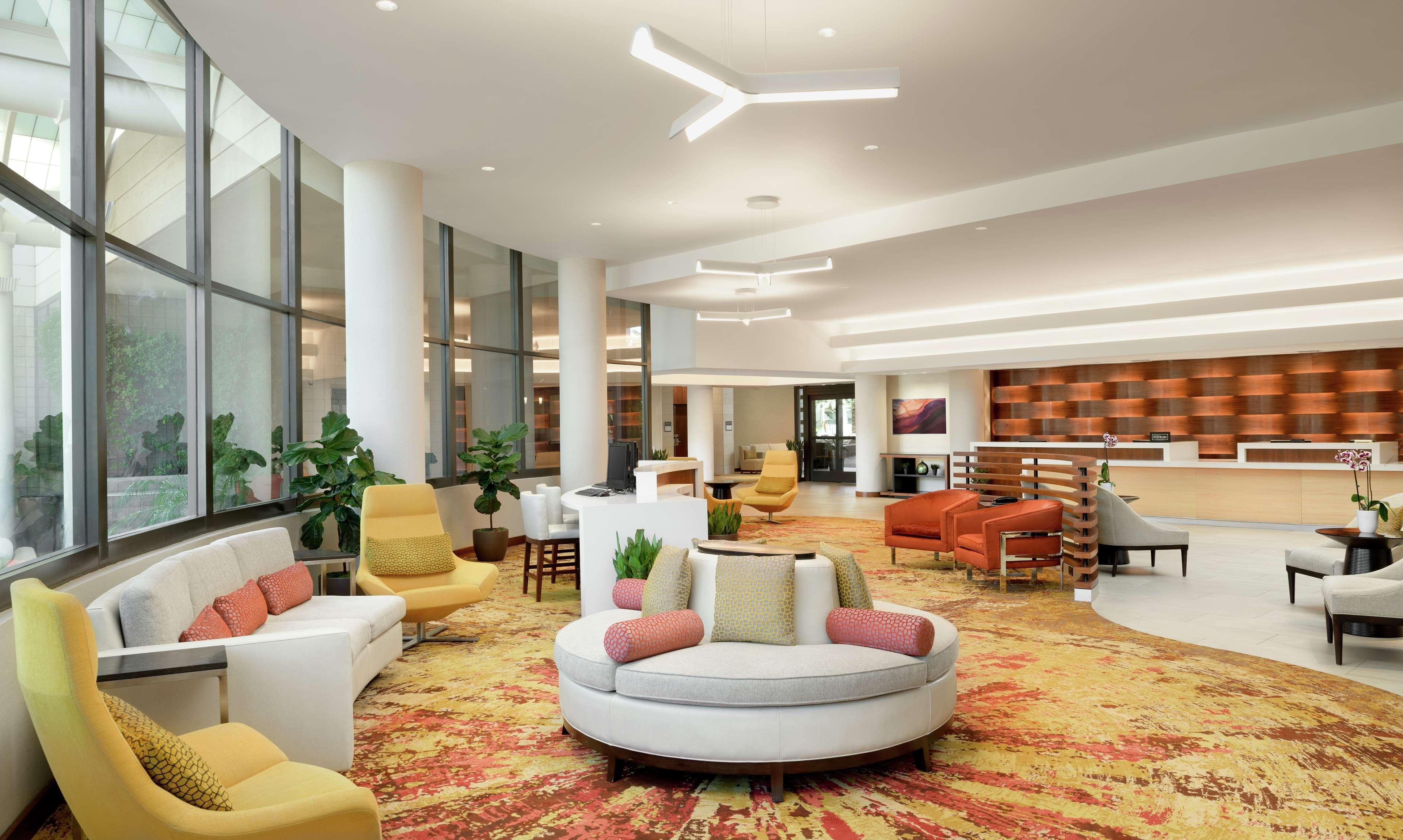 Vista Lobby DoubleTree Suites by Hilton Phoenix