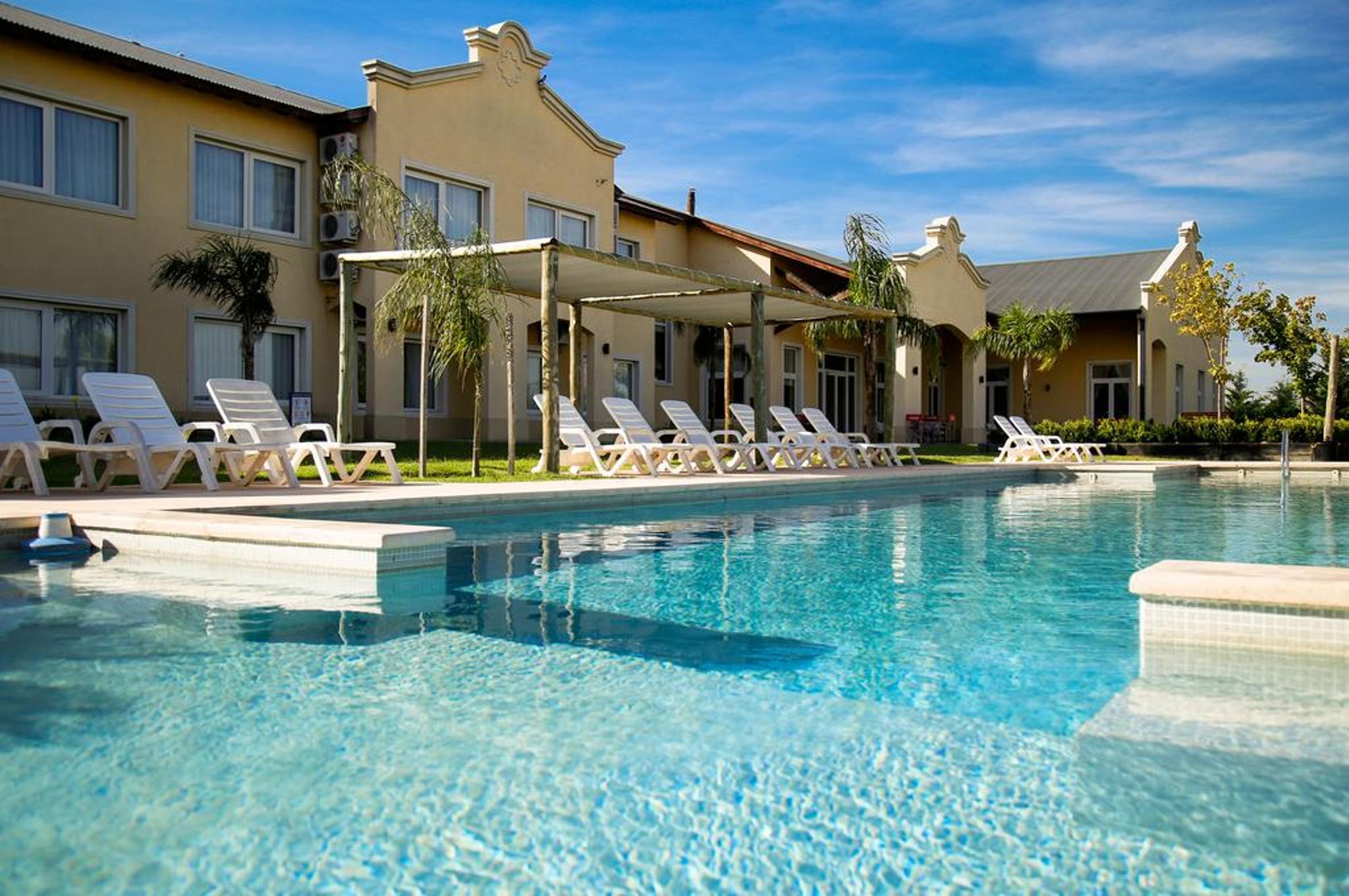 Vista Exterior Hotel Howard Johnson Trenque Lauquen