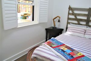 Alquiler Vacacional - Luxury 1870's sandstone cottage, 2 bedrooms, 5 star  kitchen & bathroom, garden