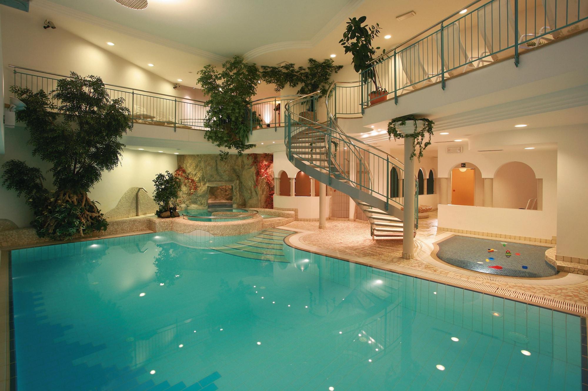 Vista Piscina Oberwirt Weisses Kreuz
